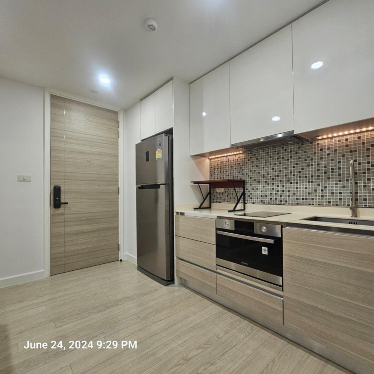 ให้เช่าคอนโดสุขุมวิท อโศก ทองหล่อ : เช่าคอนโด  เดอะ รูม สุขุมวิท 21 BTS-อโศก คลองเตยเหนือ เขต วัฒนา กรุงเทพ CX-80517