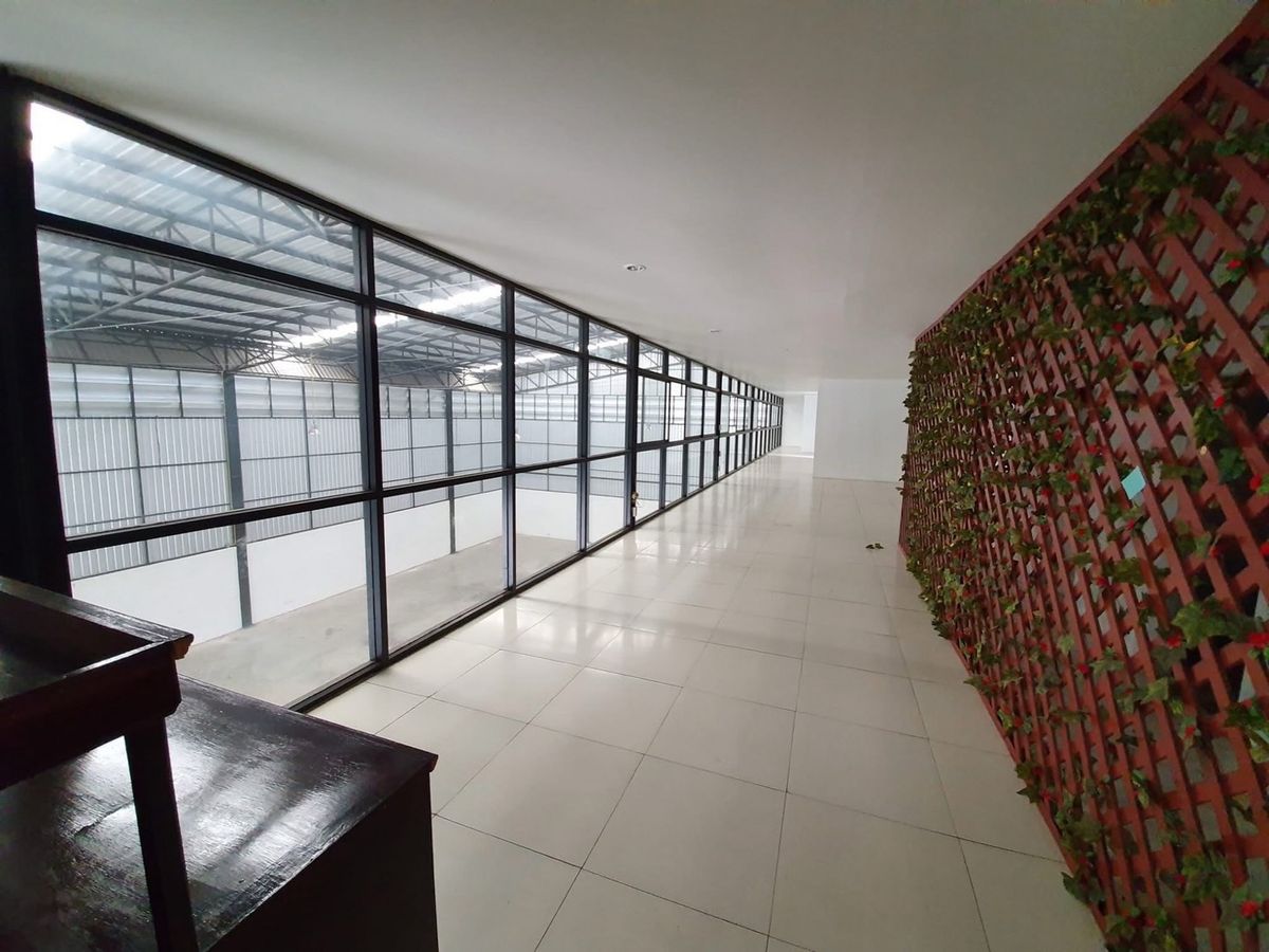 ให้เช่าโกดังนวมินทร์ รามอินทรา : ให้เช่า โกดัง พื้นที่ 1,300 ตารางเมตร ถนน วัชรพล รามอินทรา ใกล้ เสถียรธรรมสถาน และทางด่วนพิเศษ สะดวกการเดินทาง