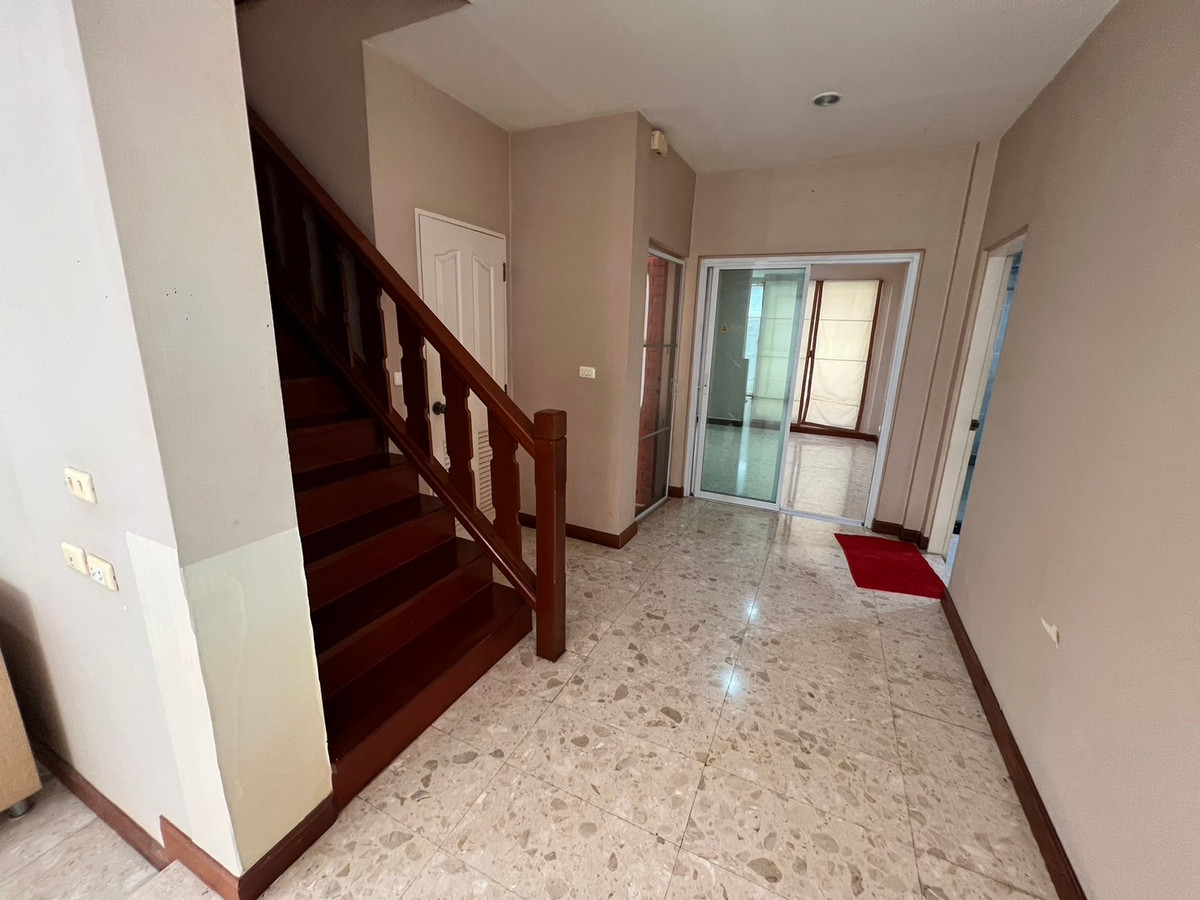 ให้เช่าบ้านปิ่นเกล้า จรัญสนิทวงศ์ : บ้านเดี่ยว 107ตรว. 5ห้องนอน 5ห้องน้ำ มีห้องแม่บ้าน หมู่บ้าน ลัดดารมย์ ปิ่นเกล้า