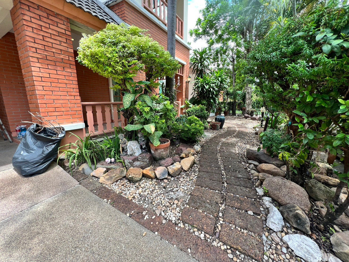 ให้เช่าบ้านปิ่นเกล้า จรัญสนิทวงศ์ : บ้านเดี่ยว 107ตรว. 5ห้องนอน 5ห้องน้ำ มีห้องแม่บ้าน หมู่บ้าน ลัดดารมย์ ปิ่นเกล้า