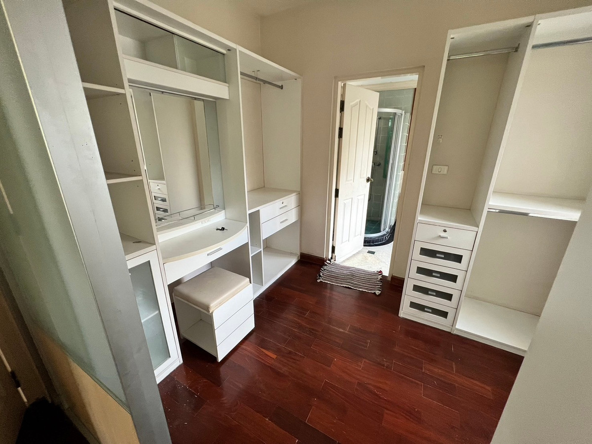 ให้เช่าบ้านปิ่นเกล้า จรัญสนิทวงศ์ : บ้านเดี่ยว 107ตรว. 5ห้องนอน 5ห้องน้ำ มีห้องแม่บ้าน หมู่บ้าน ลัดดารมย์ ปิ่นเกล้า