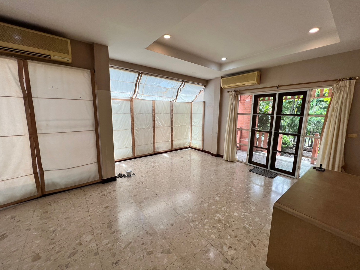 ให้เช่าบ้านปิ่นเกล้า จรัญสนิทวงศ์ : บ้านเดี่ยว 107ตรว. 5ห้องนอน 5ห้องน้ำ มีห้องแม่บ้าน หมู่บ้าน ลัดดารมย์ ปิ่นเกล้า