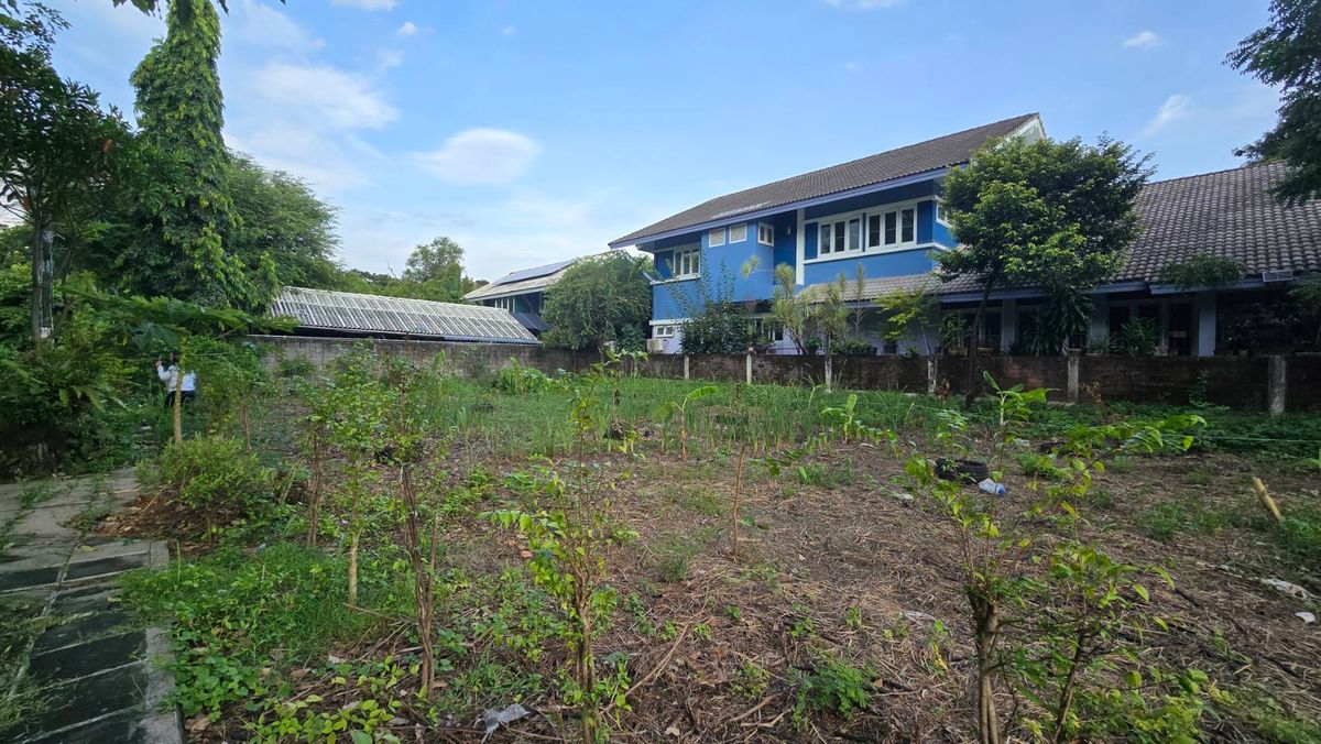 ขายที่ดินนวมินทร์ รามอินทรา : ขายที่ดินในหมู่บ้านนวธานี เสรีไทย 59  เหมาะสร้างบ้านหรู เนื้อที่ 118 ตารางวา แปลงมุม ถมแล้ว หน้ากว้าง 15 เมตร ลึก 32 เมตร