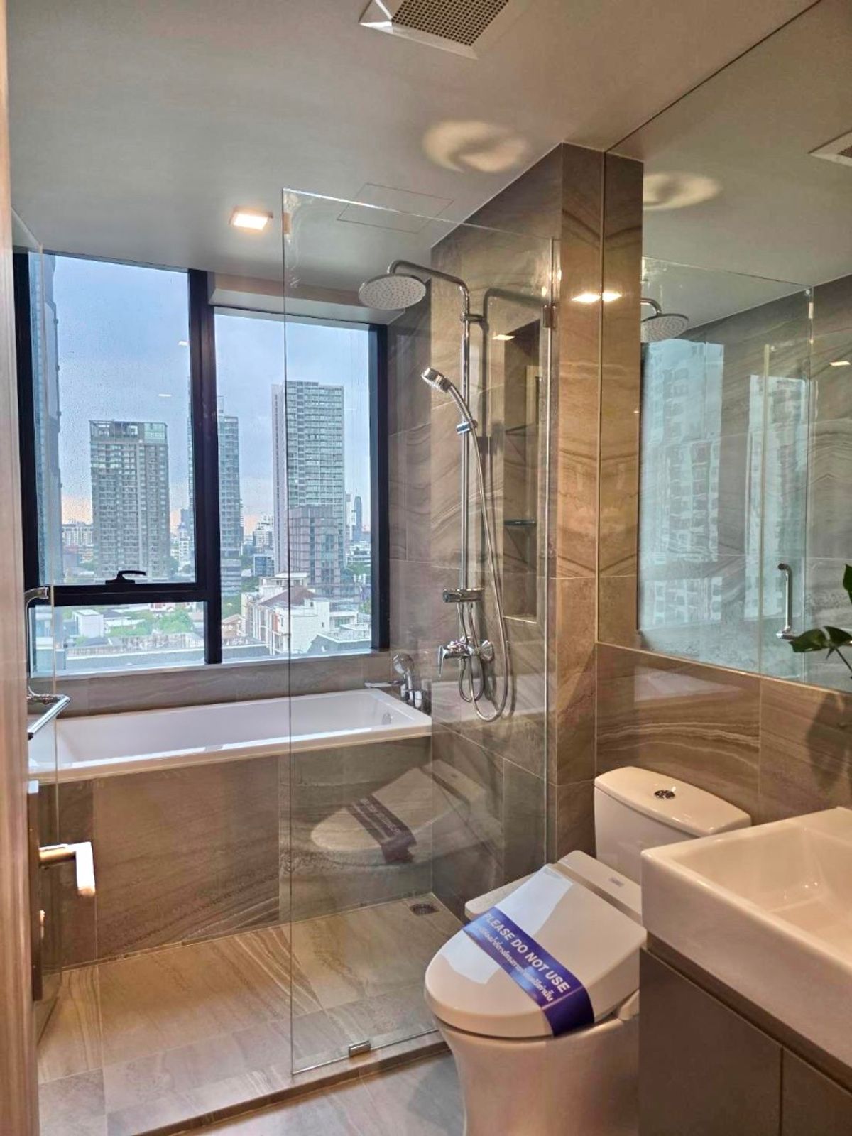 For SaleCondoSukhumvit, Asoke, Thonglor : Ideo Q Sukhumvit 36 📞 092-690-5445 Hot Deal! Lowest price per sq.m. in the project 1 Bedroom | 46 sq.m. | Only 6.95 MB Near Thonglor | Move-in Ready | High Yield*