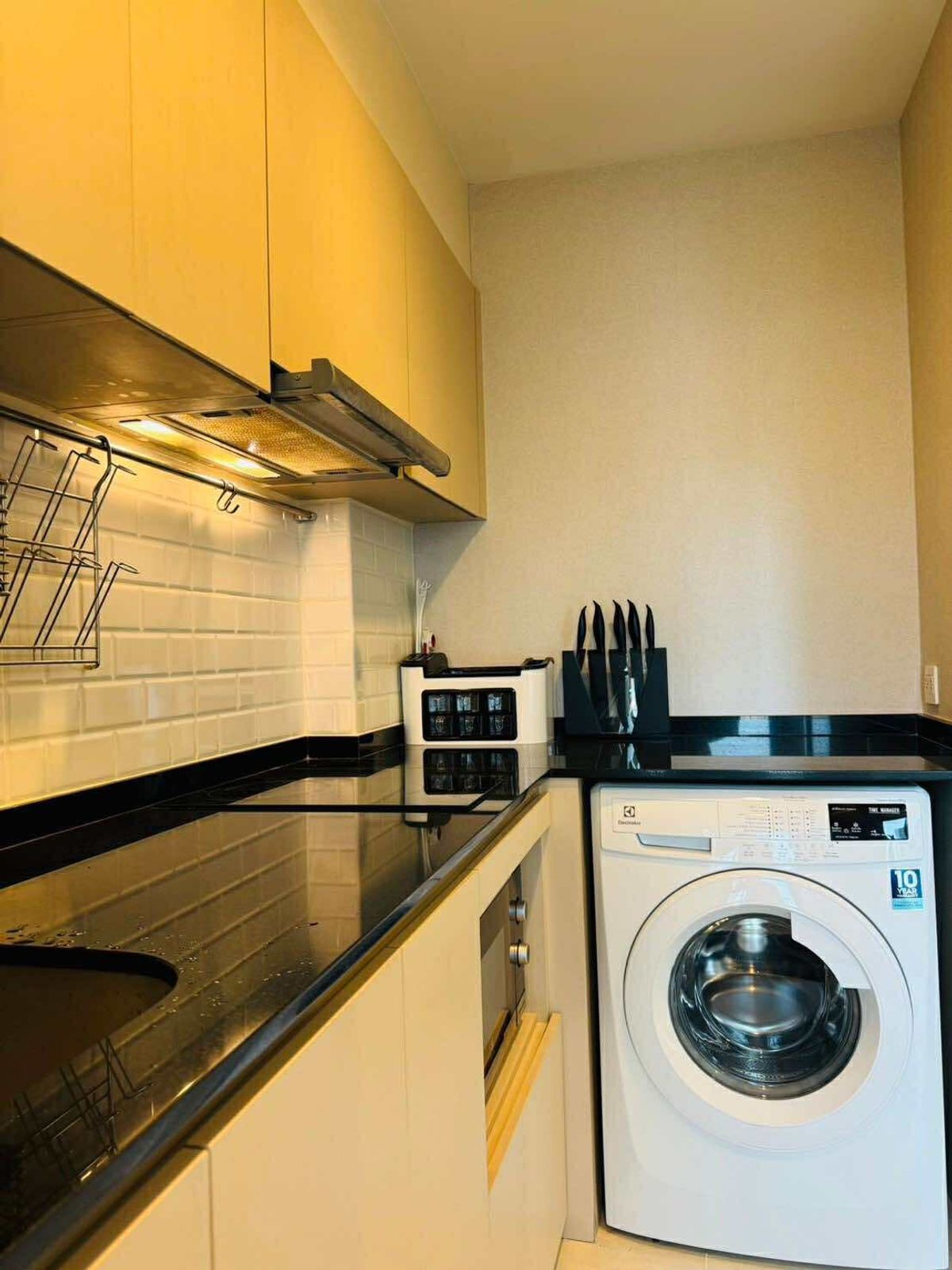 For SaleCondoNawamin, Ramindra : Urgent sale! Condo “Chambers Cher Ratchada-Ramintra“ Beautiful room, ready to move in, fully furnished, great value, Building A, 6th floor • Usable area 55.98 sq m. • 2 bedrooms | 2 bathrooms | 1 kitchen