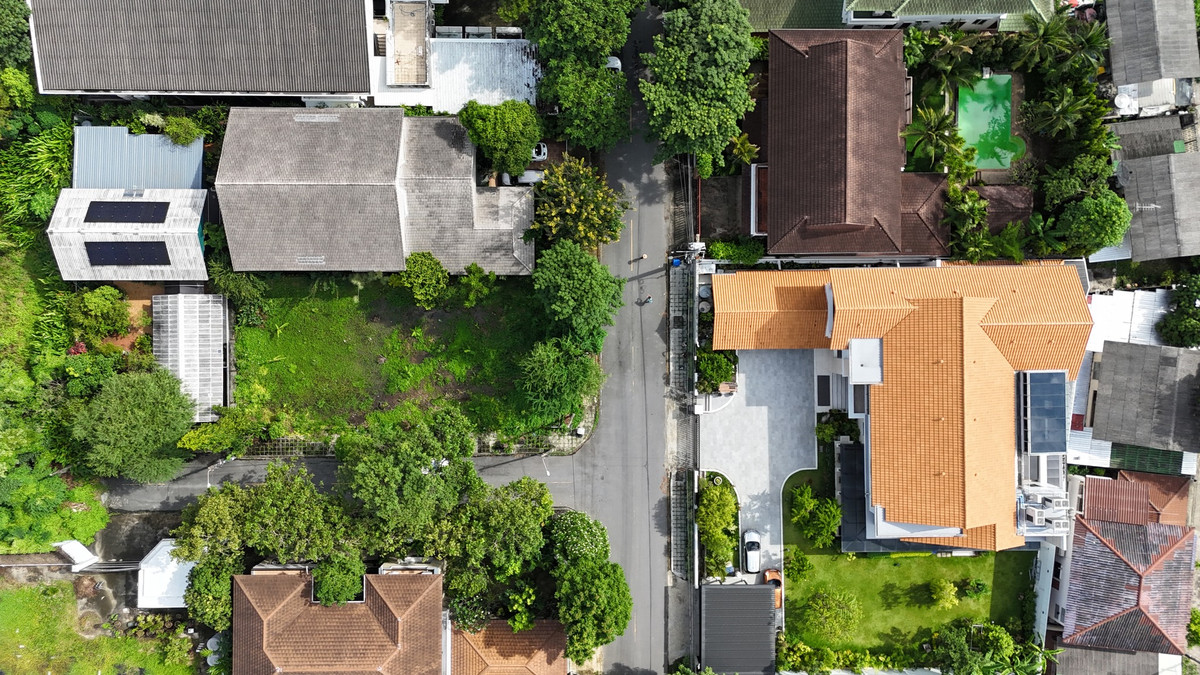 ขายที่ดินนวมินทร์ รามอินทรา : ขายที่ดินในหมู่บ้านนวธานี เสรีไทย 59  เหมาะสร้างบ้านหรู เนื้อที่ 118 ตารางวา แปลงมุม ถมแล้ว หน้ากว้าง 15 เมตร ลึก 32 เมตร