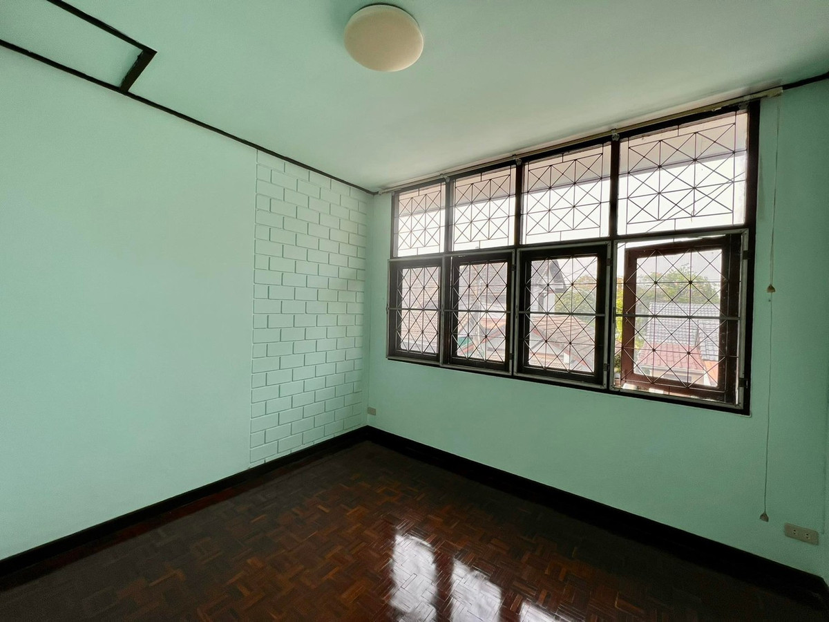 ให้เช่าบ้านเกษตรศาสตร์ รัชโยธิน : บ้านเดี่ยว 105ตรว. ถนนพหลโยธิน น้ำไม่ท่วม รีโนเวทใหม่ เดิน3นาทีถึงBTS 2ชั้น 5ห้องนอน