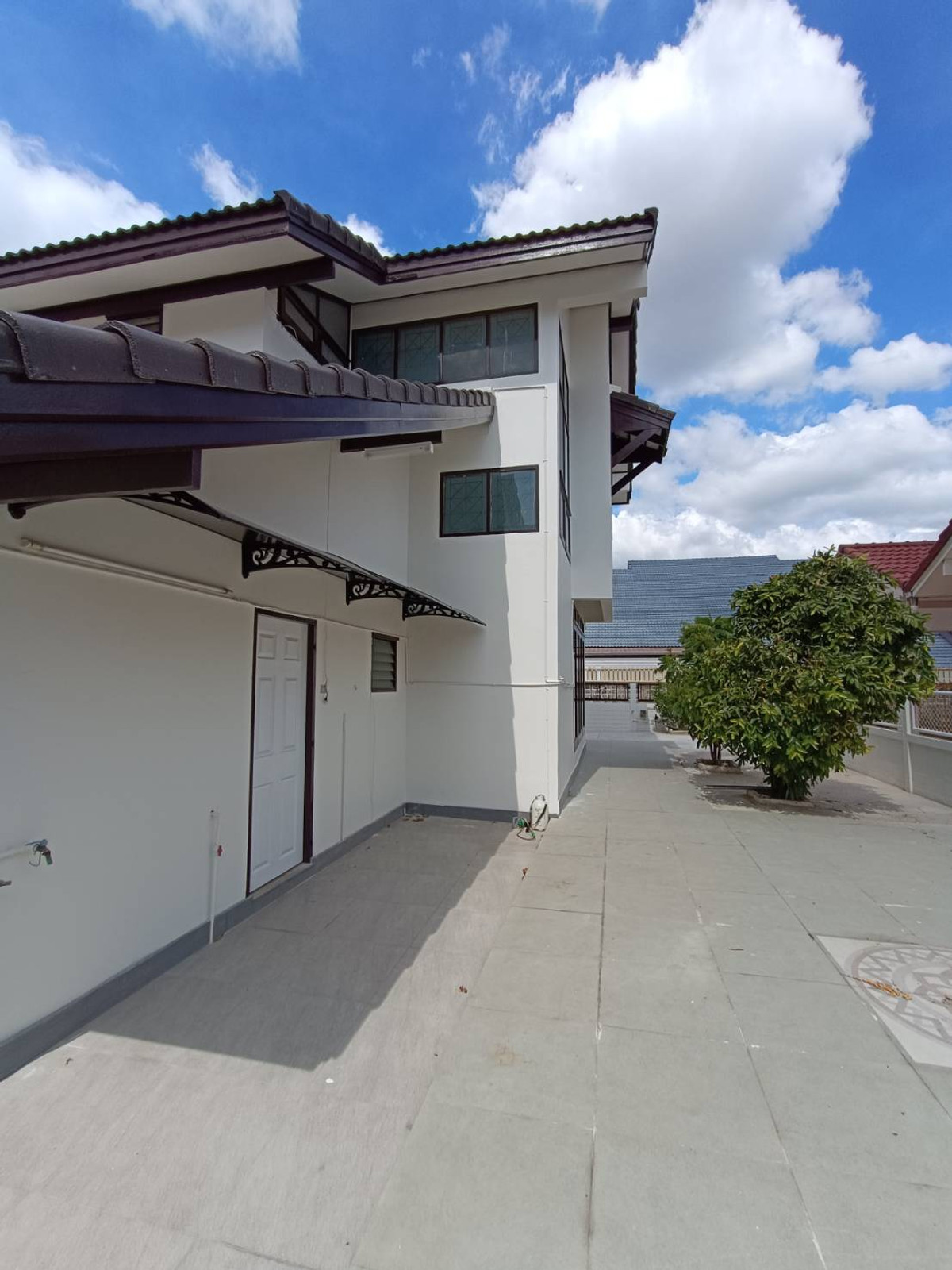 ให้เช่าบ้านเกษตรศาสตร์ รัชโยธิน : บ้านเดี่ยว 105ตรว. ถนนพหลโยธิน น้ำไม่ท่วม รีโนเวทใหม่ เดิน3นาทีถึงBTS 2ชั้น 5ห้องนอน