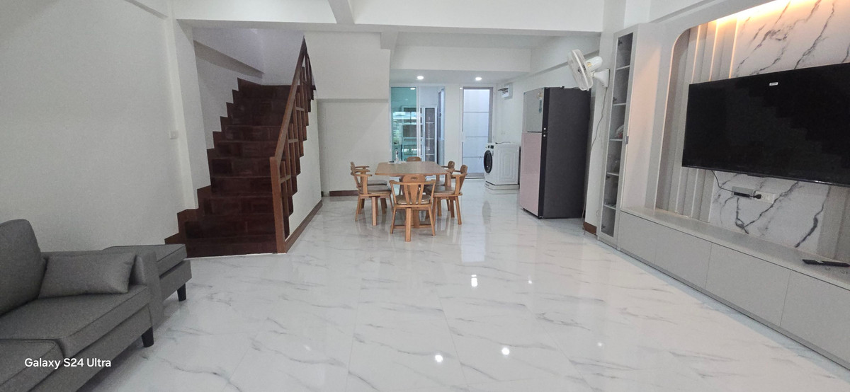 Home office for rent, completely renovated, near BTS Punnawithi, 4 bedrooms, 4 bathrooms, 4 floors, usable area 250 sq m., Sukhumvit 101/1, Bang Chak, Phra Khanong, rent 40,000 per month. Loading...