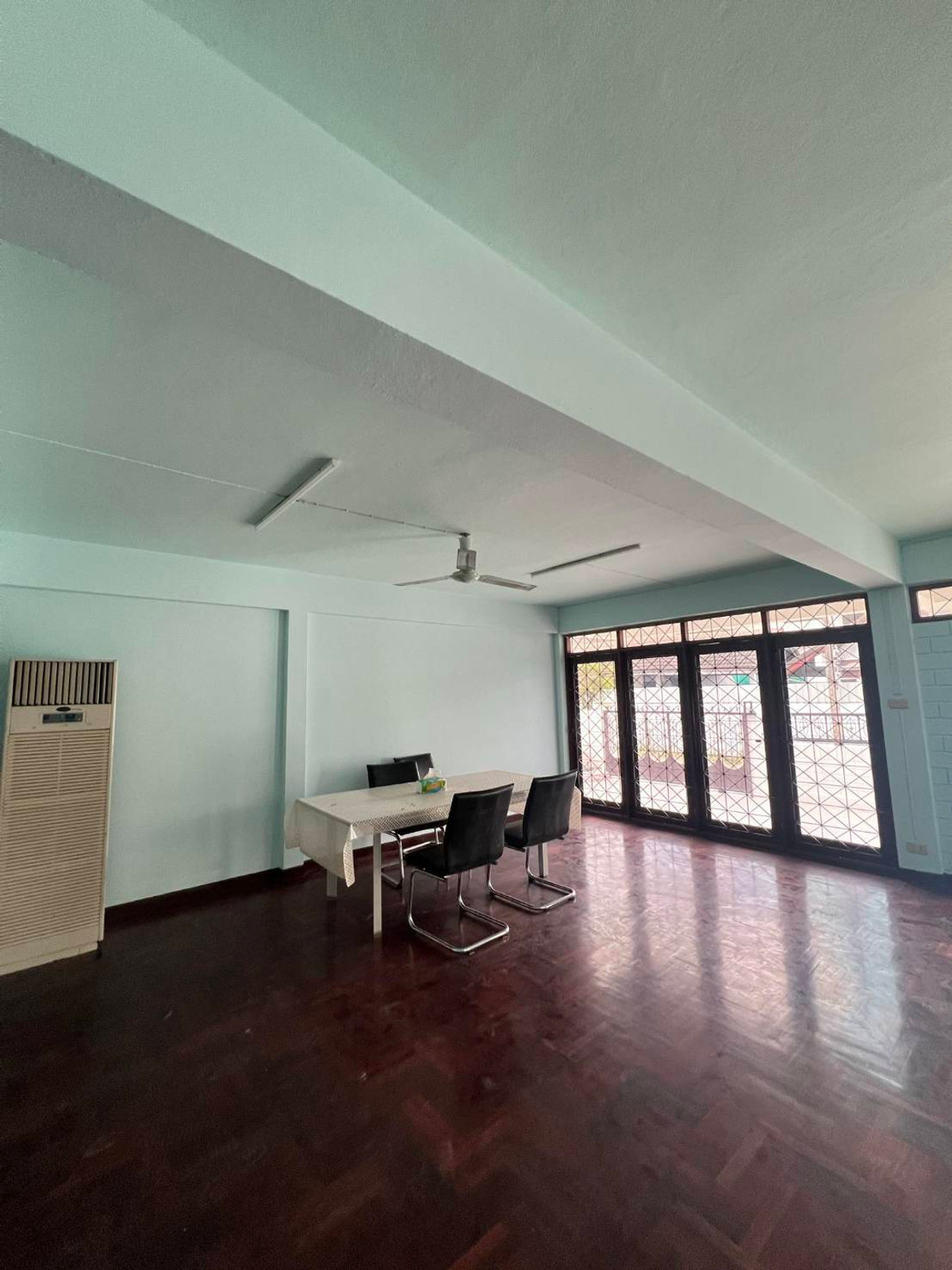 ให้เช่าบ้านเกษตรศาสตร์ รัชโยธิน : บ้านเดี่ยว 105ตรว. ถนนพหลโยธิน น้ำไม่ท่วม รีโนเวทใหม่ เดิน3นาทีถึงBTS 2ชั้น 5ห้องนอน