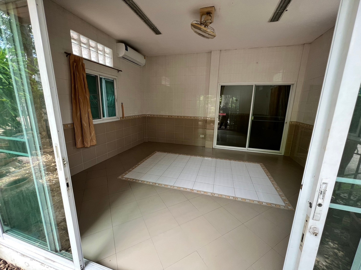 ให้เช่าบ้านปิ่นเกล้า จรัญสนิทวงศ์ : บ้านเดี่ยว 107ตรว. 5ห้องนอน 5ห้องน้ำ มีห้องแม่บ้าน หมู่บ้าน ลัดดารมย์ ปิ่นเกล้า