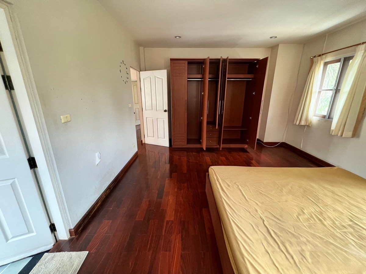 ให้เช่าบ้านปิ่นเกล้า จรัญสนิทวงศ์ : บ้านเดี่ยว 107ตรว. 5ห้องนอน 5ห้องน้ำ มีห้องแม่บ้าน หมู่บ้าน ลัดดารมย์ ปิ่นเกล้า