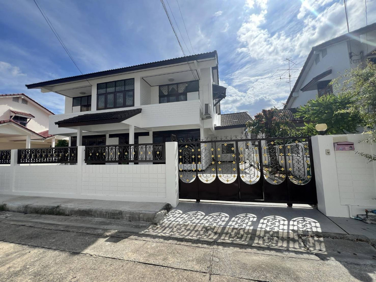 ให้เช่าบ้านเกษตรศาสตร์ รัชโยธิน : บ้านเดี่ยว 105ตรว. ถนนพหลโยธิน น้ำไม่ท่วม รีโนเวทใหม่ เดิน3นาทีถึงBTS 2ชั้น 5ห้องนอน