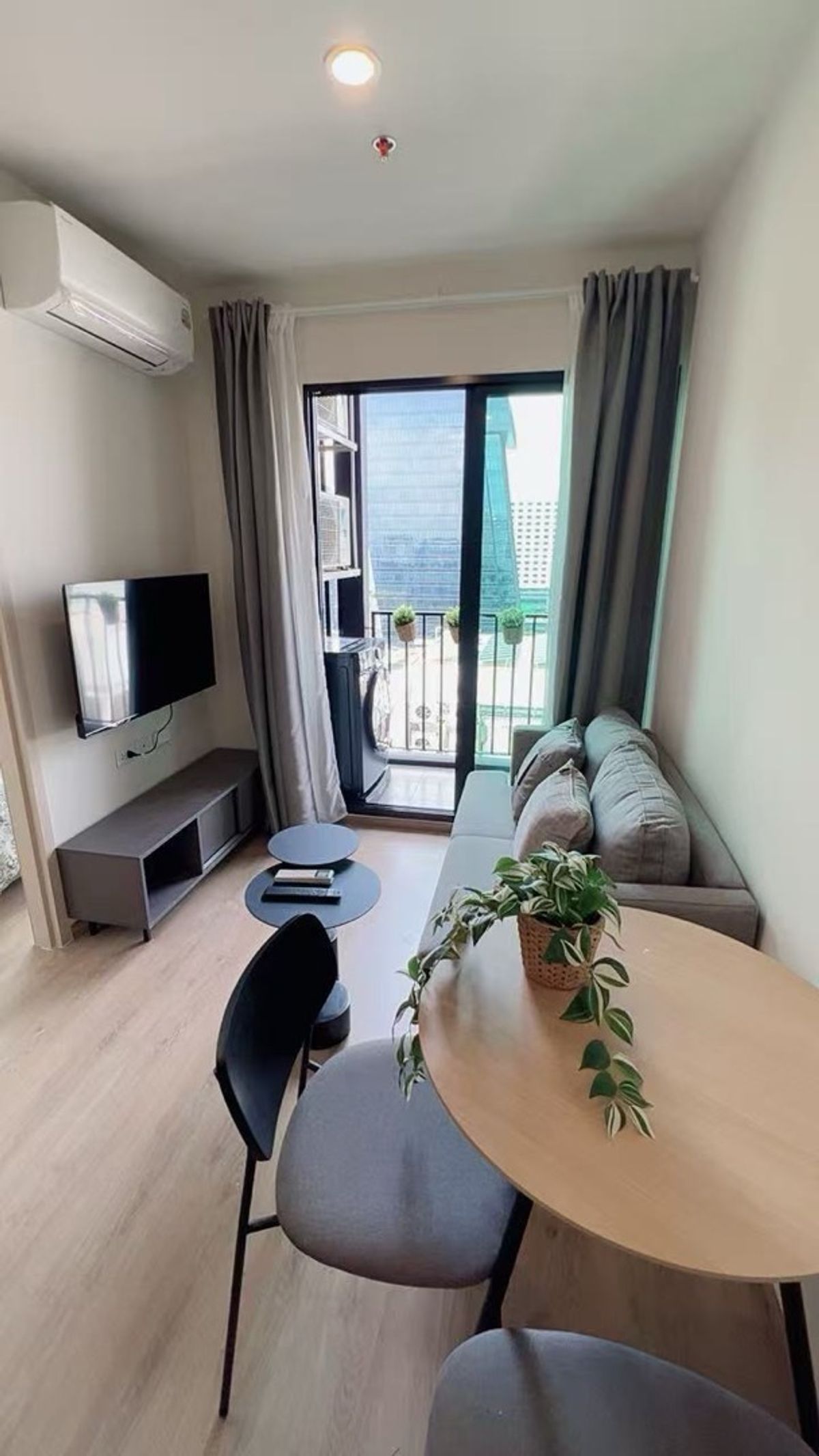 For RentCondoRama9, Petchburi, RCA : 🔥📍Urgent rent, noble nue district R9, new beautiful room.