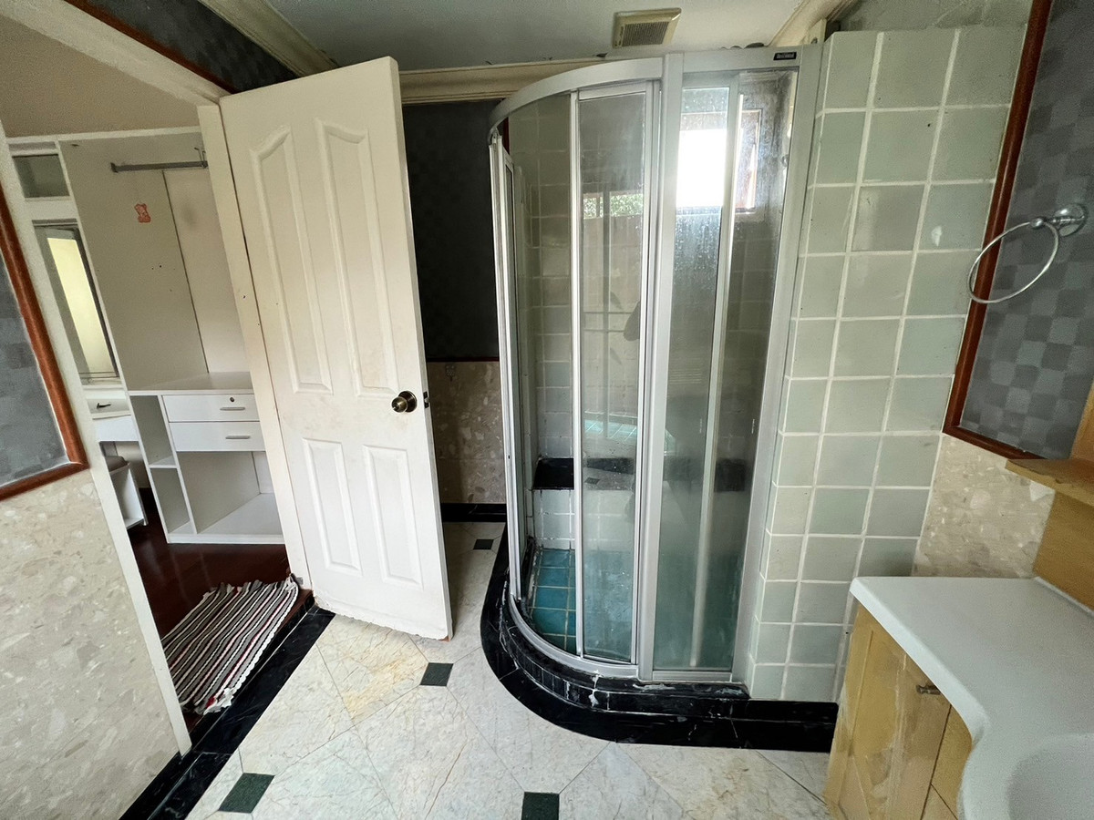 ให้เช่าบ้านปิ่นเกล้า จรัญสนิทวงศ์ : บ้านเดี่ยว 107ตรว. 5ห้องนอน 5ห้องน้ำ มีห้องแม่บ้าน หมู่บ้าน ลัดดารมย์ ปิ่นเกล้า