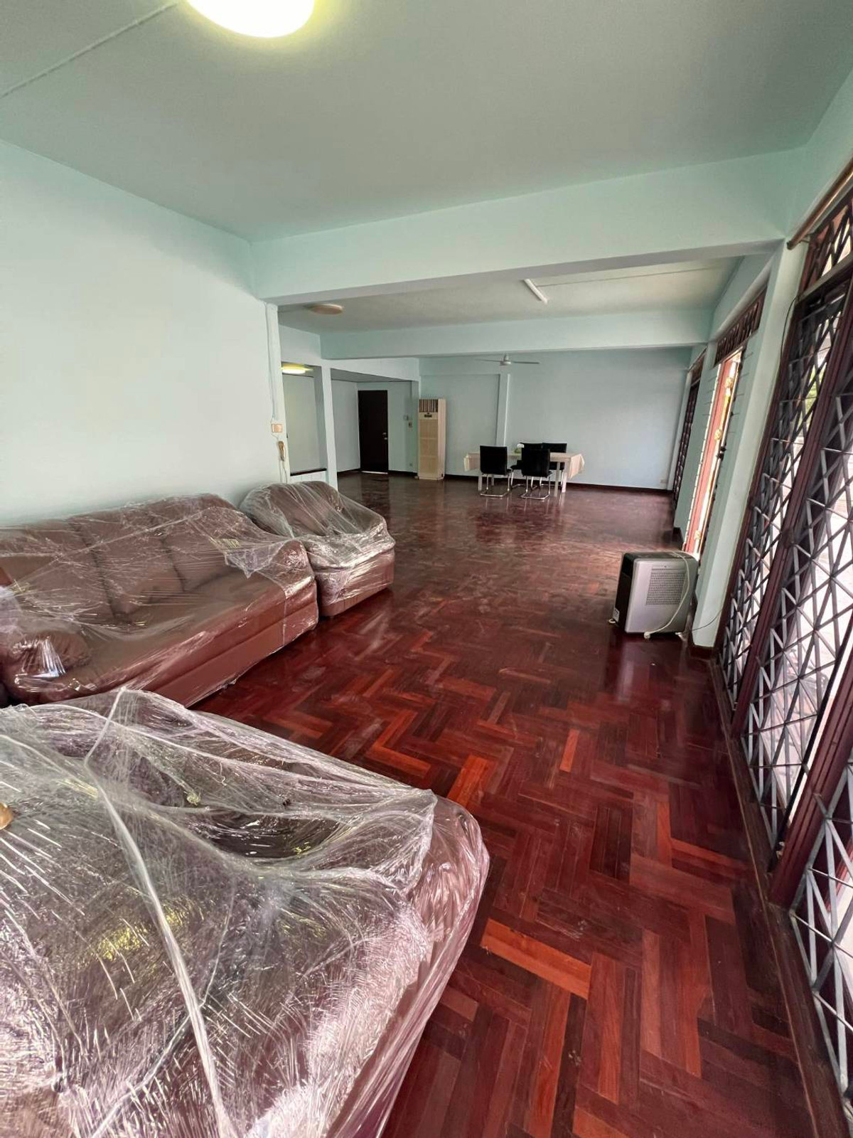 ให้เช่าบ้านเกษตรศาสตร์ รัชโยธิน : บ้านเดี่ยว 105ตรว. ถนนพหลโยธิน น้ำไม่ท่วม รีโนเวทใหม่ เดิน3นาทีถึงBTS 2ชั้น 5ห้องนอน