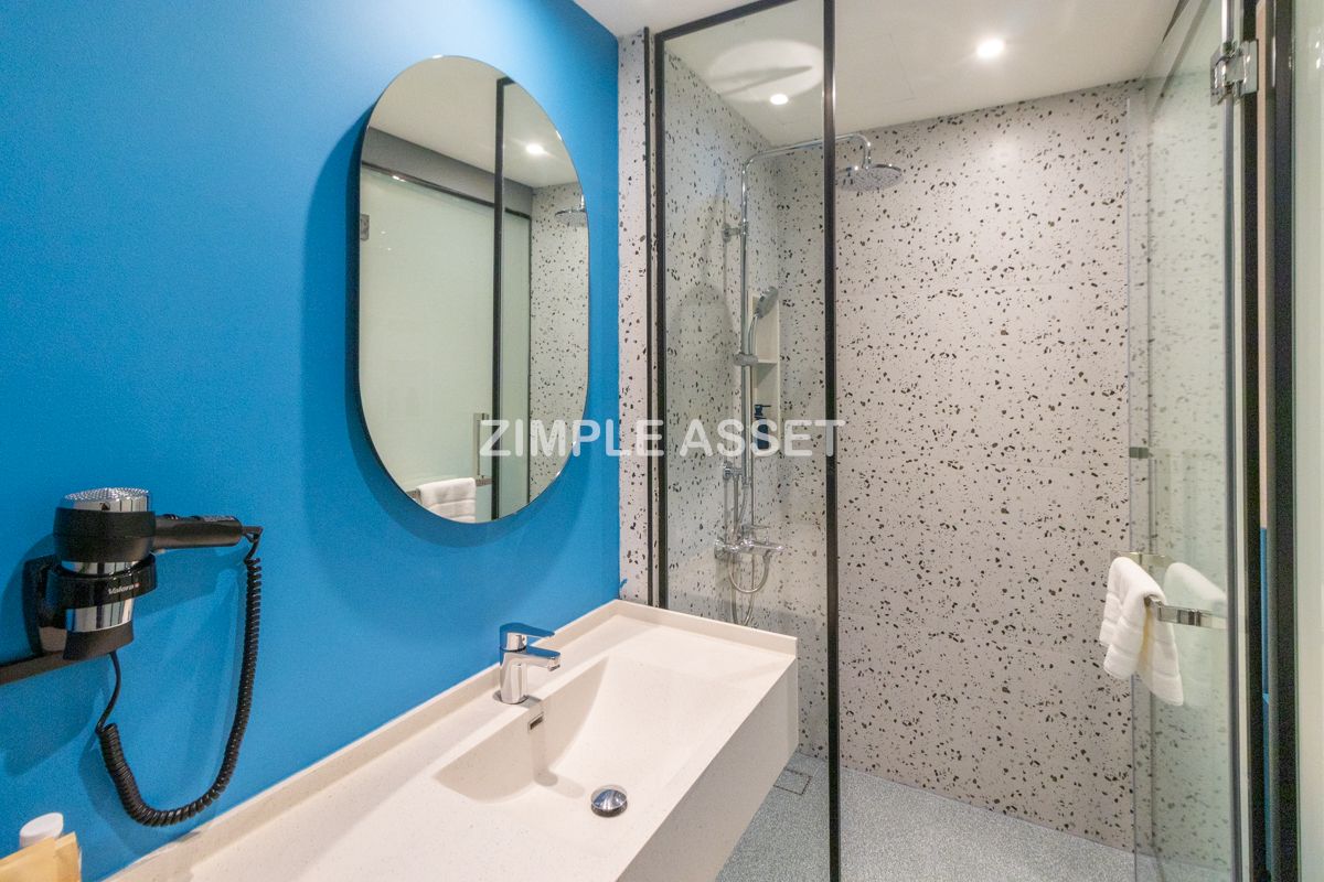 For RentLadprao, Central Ladprao : Line ID: @zimple_asset  Newly hotel for only Ladies! 1, near MRT Lat Phrao, beautifully decorated, safe, and convenient to transportation.