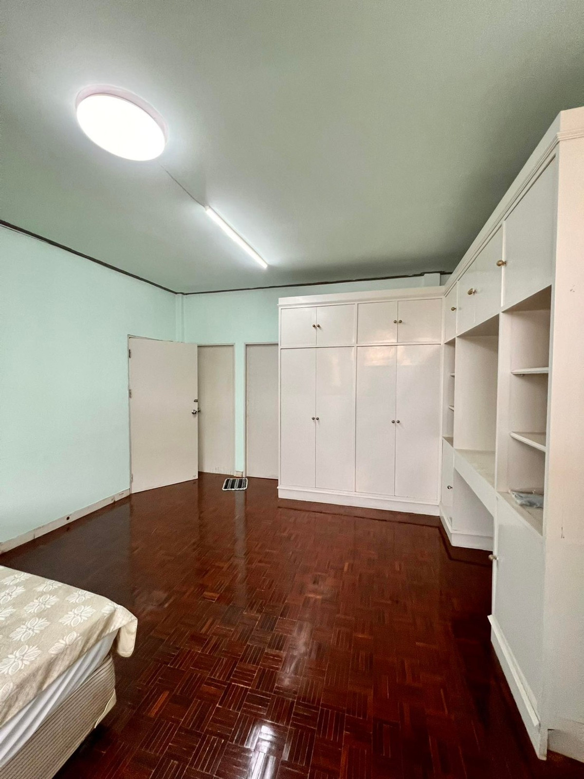 ให้เช่าบ้านเกษตรศาสตร์ รัชโยธิน : บ้านเดี่ยว 105ตรว. ถนนพหลโยธิน น้ำไม่ท่วม รีโนเวทใหม่ เดิน3นาทีถึงBTS 2ชั้น 5ห้องนอน