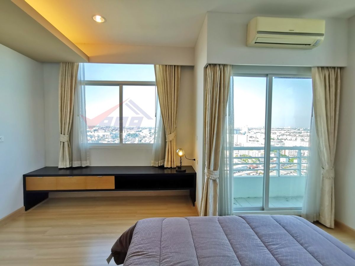 For RentCondoPattanakan, Srinakarin : Condo for rent, The Four Wings Residence, 2 bedrooms, corner room.