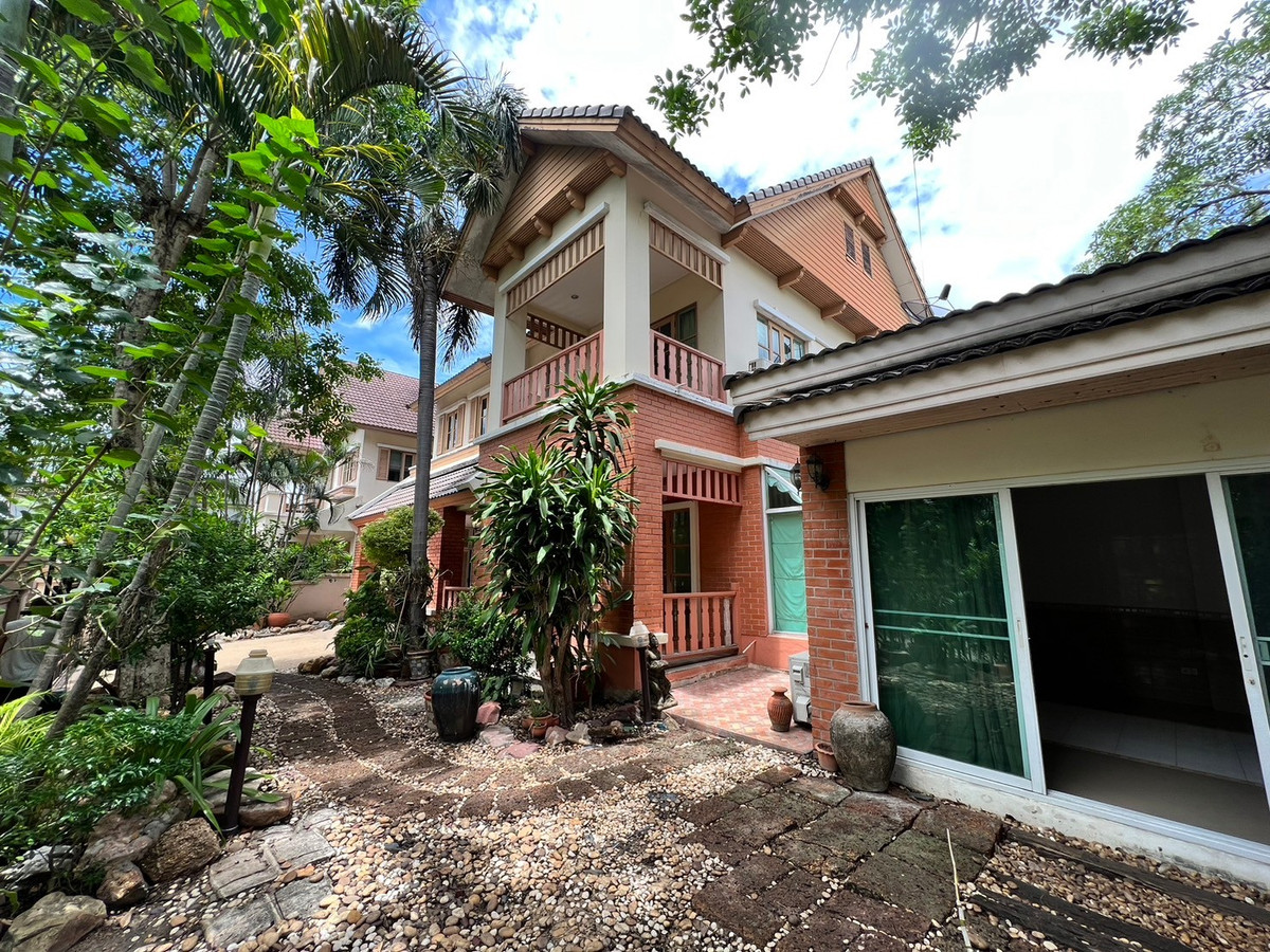 ให้เช่าบ้านปิ่นเกล้า จรัญสนิทวงศ์ : บ้านเดี่ยว 107ตรว. 5ห้องนอน 5ห้องน้ำ มีห้องแม่บ้าน หมู่บ้าน ลัดดารมย์ ปิ่นเกล้า