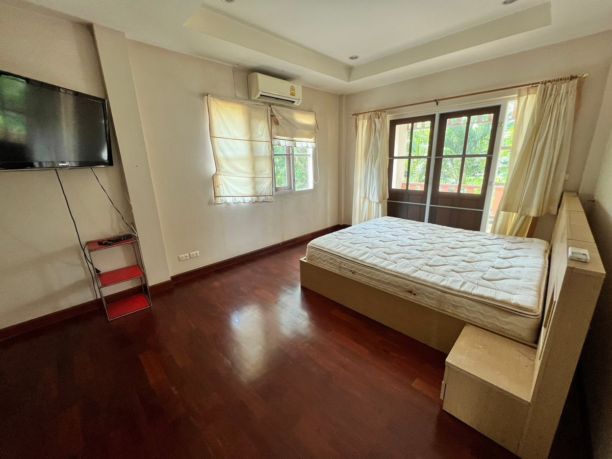 ให้เช่าบ้านปิ่นเกล้า จรัญสนิทวงศ์ : บ้านเดี่ยว 107ตรว. 5ห้องนอน 5ห้องน้ำ มีห้องแม่บ้าน หมู่บ้าน ลัดดารมย์ ปิ่นเกล้า