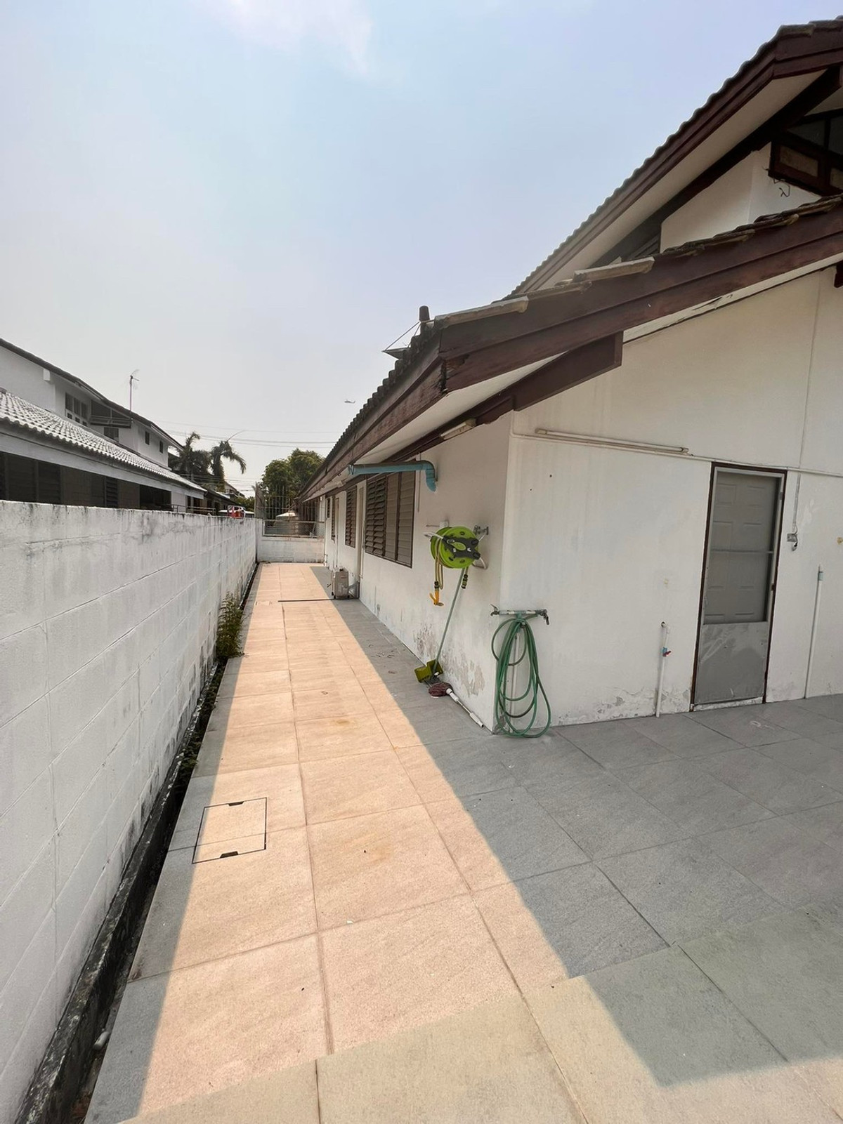 ให้เช่าบ้านเกษตรศาสตร์ รัชโยธิน : บ้านเดี่ยว 105ตรว. ถนนพหลโยธิน น้ำไม่ท่วม รีโนเวทใหม่ เดิน3นาทีถึงBTS 2ชั้น 5ห้องนอน