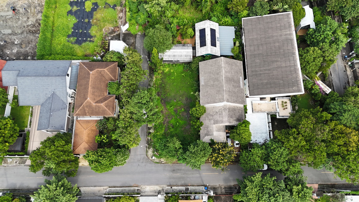 ขายที่ดินนวมินทร์ รามอินทรา : ขายที่ดินในหมู่บ้านนวธานี เสรีไทย 59  เหมาะสร้างบ้านหรู เนื้อที่ 118 ตารางวา แปลงมุม ถมแล้ว หน้ากว้าง 15 เมตร ลึก 32 เมตร