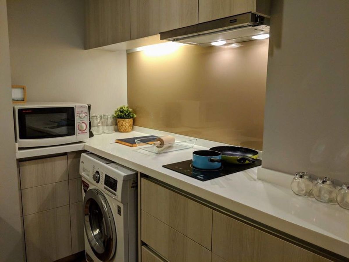 คอนโดสุขุมวิท อโศก ทองหล่อ : คอนโด The Lumpini 24 เดินทางสะดวก ใกล้รถไฟฟ้าบีทีเอส มีรถรับส่ง ห้องสวย เฟอร์นิเจอร์ครบ พร้อมอยู่ 