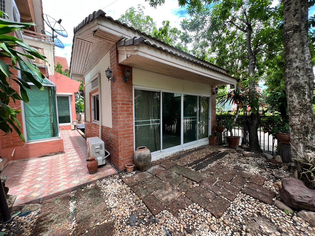 ให้เช่าบ้านปิ่นเกล้า จรัญสนิทวงศ์ : บ้านเดี่ยว 107ตรว. 5ห้องนอน 5ห้องน้ำ มีห้องแม่บ้าน หมู่บ้าน ลัดดารมย์ ปิ่นเกล้า