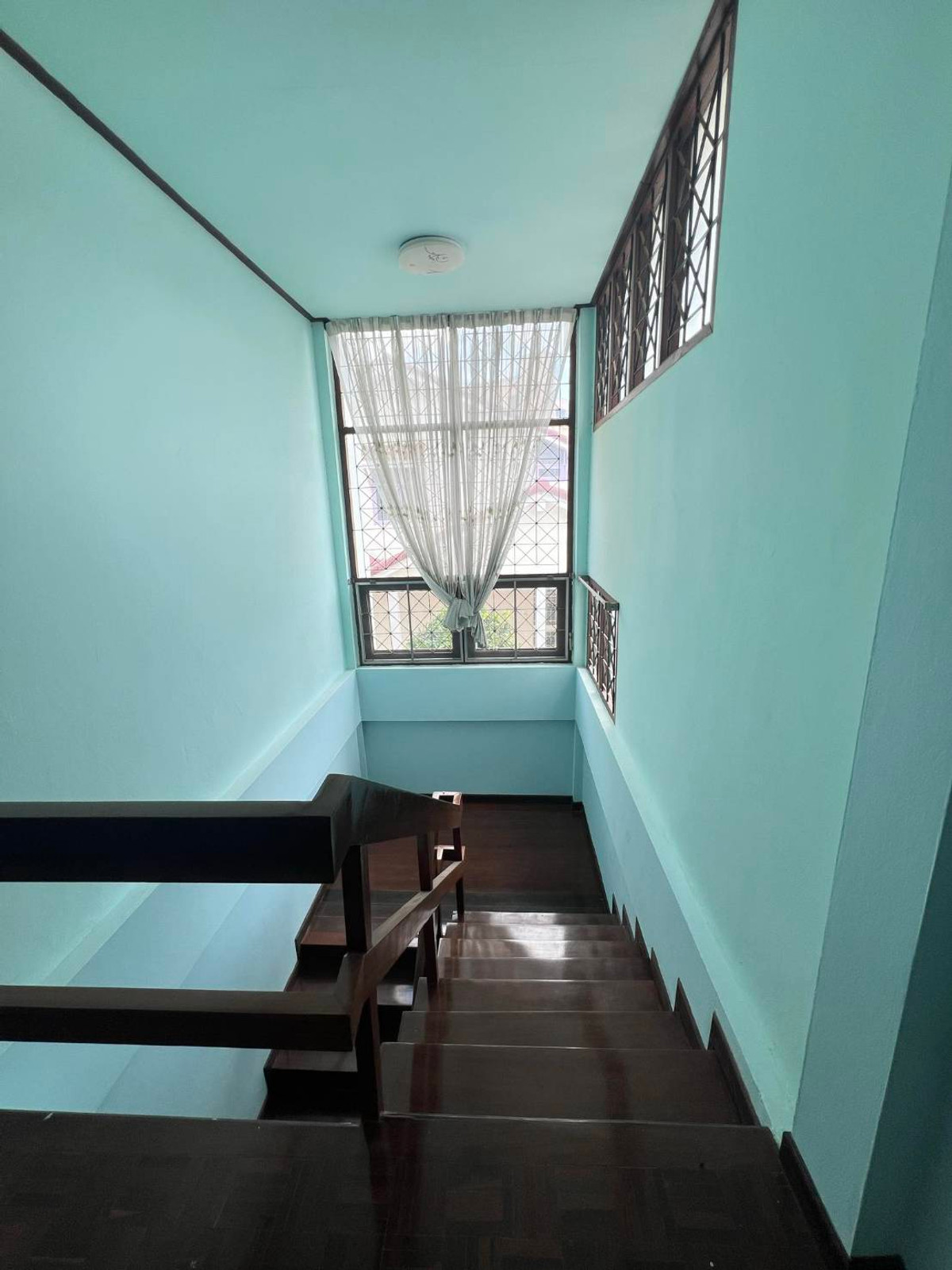 ให้เช่าบ้านเกษตรศาสตร์ รัชโยธิน : บ้านเดี่ยว 105ตรว. ถนนพหลโยธิน น้ำไม่ท่วม รีโนเวทใหม่ เดิน3นาทีถึงBTS 2ชั้น 5ห้องนอน