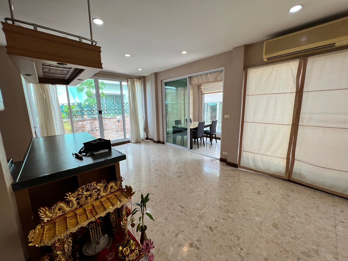 ให้เช่าบ้านปิ่นเกล้า จรัญสนิทวงศ์ : บ้านเดี่ยว 107ตรว. 5ห้องนอน 5ห้องน้ำ มีห้องแม่บ้าน หมู่บ้าน ลัดดารมย์ ปิ่นเกล้า