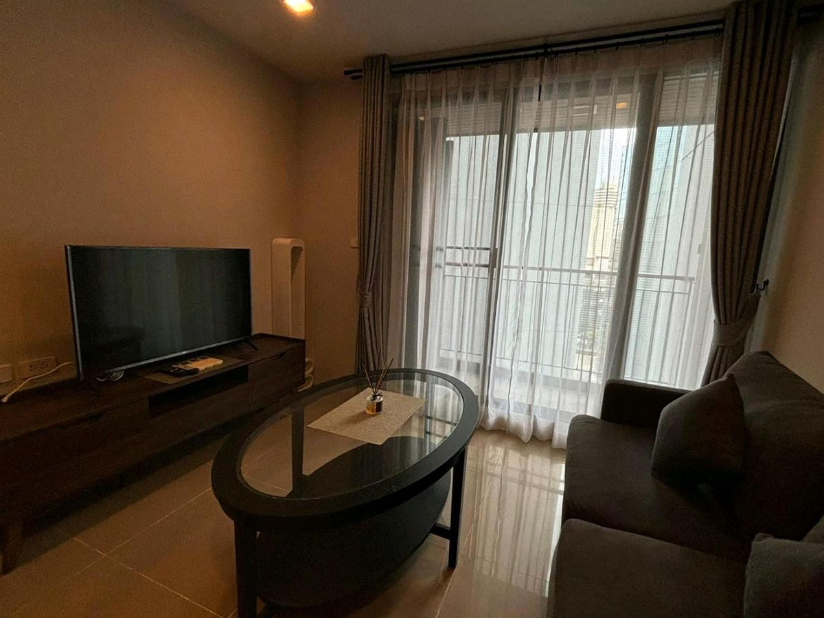 ให้เช่าคอนโดสุขุมวิท อโศก ทองหล่อ : Condo for rent, Mirage Sukhumvit 27!

Mirage Sukhumvit is located in Soi Sukhumvit 27, about 550 meters or 7 minutes walk to BTS Asoke and TERMINAL 21 shopping center.
Type: 2 bed - 2 bathroom
Size: 65 sq m.

