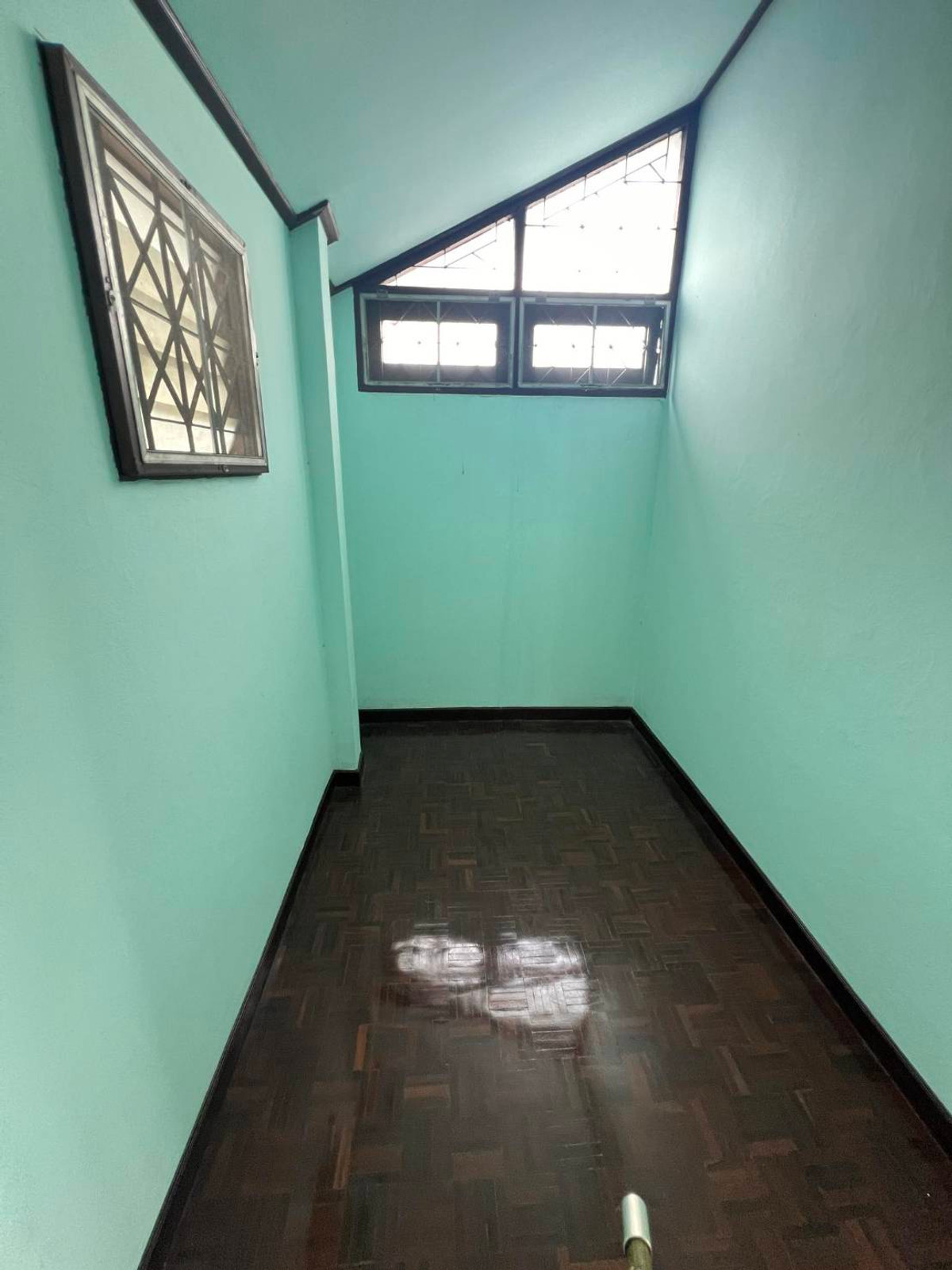 ให้เช่าบ้านเกษตรศาสตร์ รัชโยธิน : บ้านเดี่ยว 105ตรว. ถนนพหลโยธิน น้ำไม่ท่วม รีโนเวทใหม่ เดิน3นาทีถึงBTS 2ชั้น 5ห้องนอน