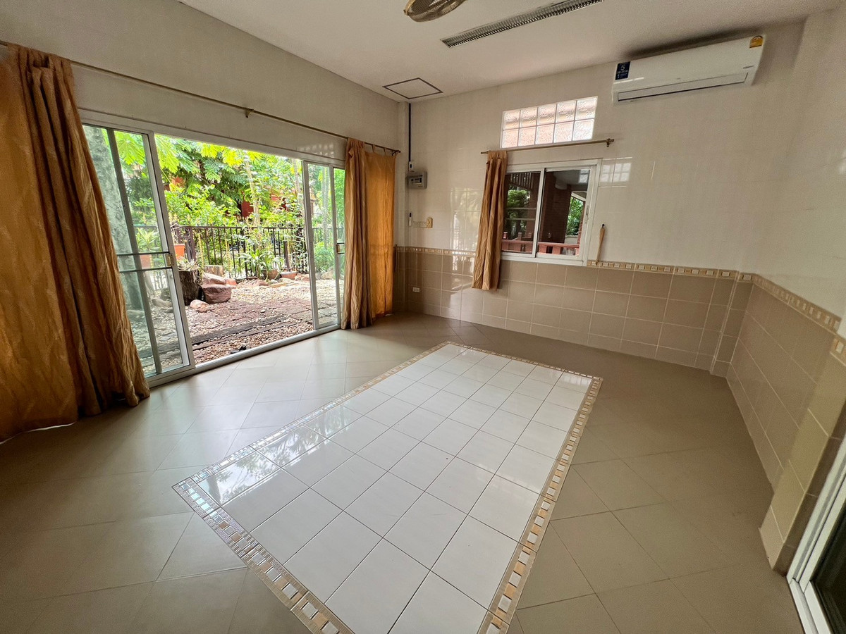 ให้เช่าบ้านปิ่นเกล้า จรัญสนิทวงศ์ : บ้านเดี่ยว 107ตรว. 5ห้องนอน 5ห้องน้ำ มีห้องแม่บ้าน หมู่บ้าน ลัดดารมย์ ปิ่นเกล้า