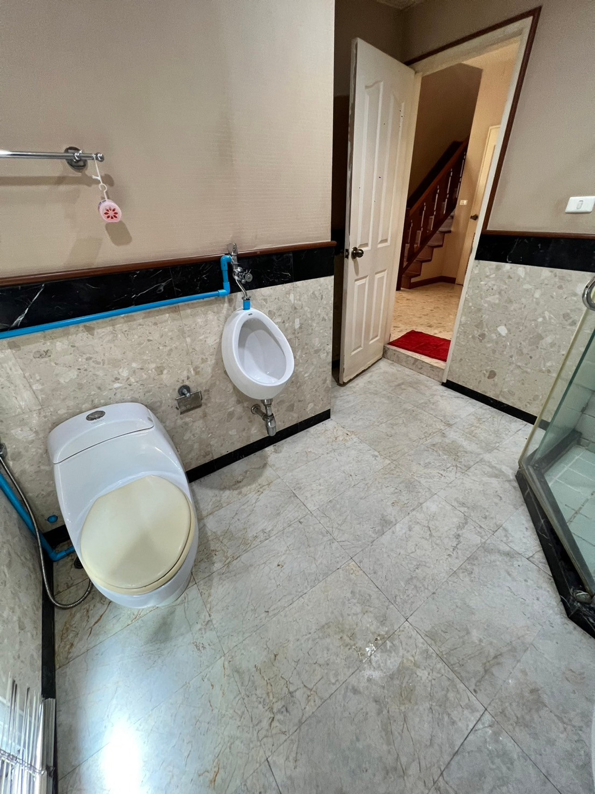 ให้เช่าบ้านปิ่นเกล้า จรัญสนิทวงศ์ : บ้านเดี่ยว 107ตรว. 5ห้องนอน 5ห้องน้ำ มีห้องแม่บ้าน หมู่บ้าน ลัดดารมย์ ปิ่นเกล้า