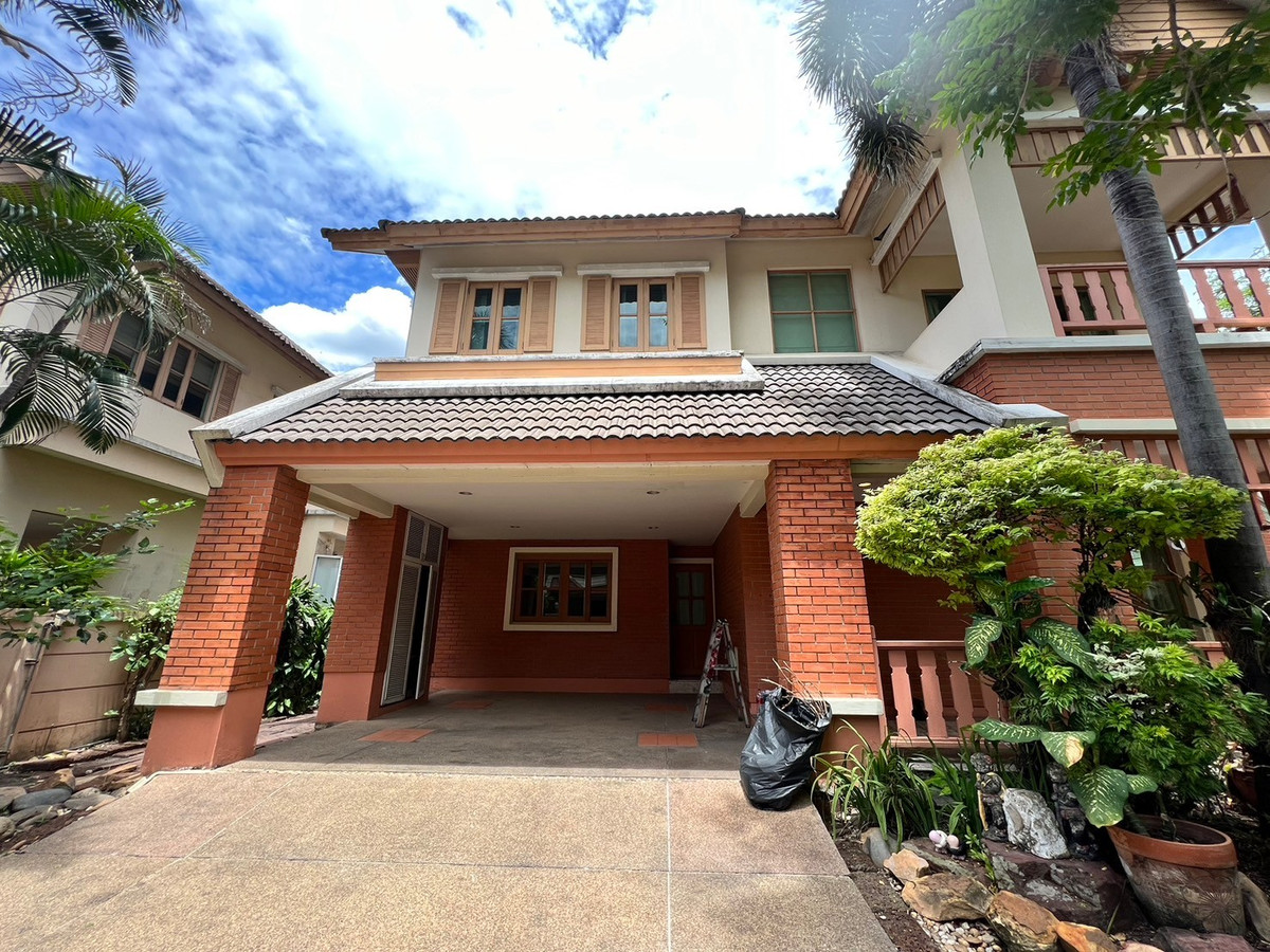 ให้เช่าบ้านปิ่นเกล้า จรัญสนิทวงศ์ : บ้านเดี่ยว 107ตรว. 5ห้องนอน 5ห้องน้ำ มีห้องแม่บ้าน หมู่บ้าน ลัดดารมย์ ปิ่นเกล้า