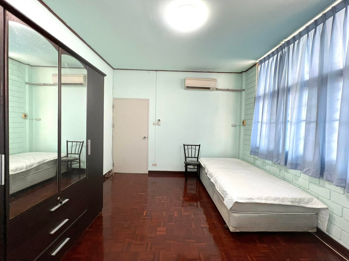 ให้เช่าบ้านเกษตรศาสตร์ รัชโยธิน : บ้านเดี่ยว 105ตรว. ถนนพหลโยธิน น้ำไม่ท่วม รีโนเวทใหม่ เดิน3นาทีถึงBTS 2ชั้น 5ห้องนอน