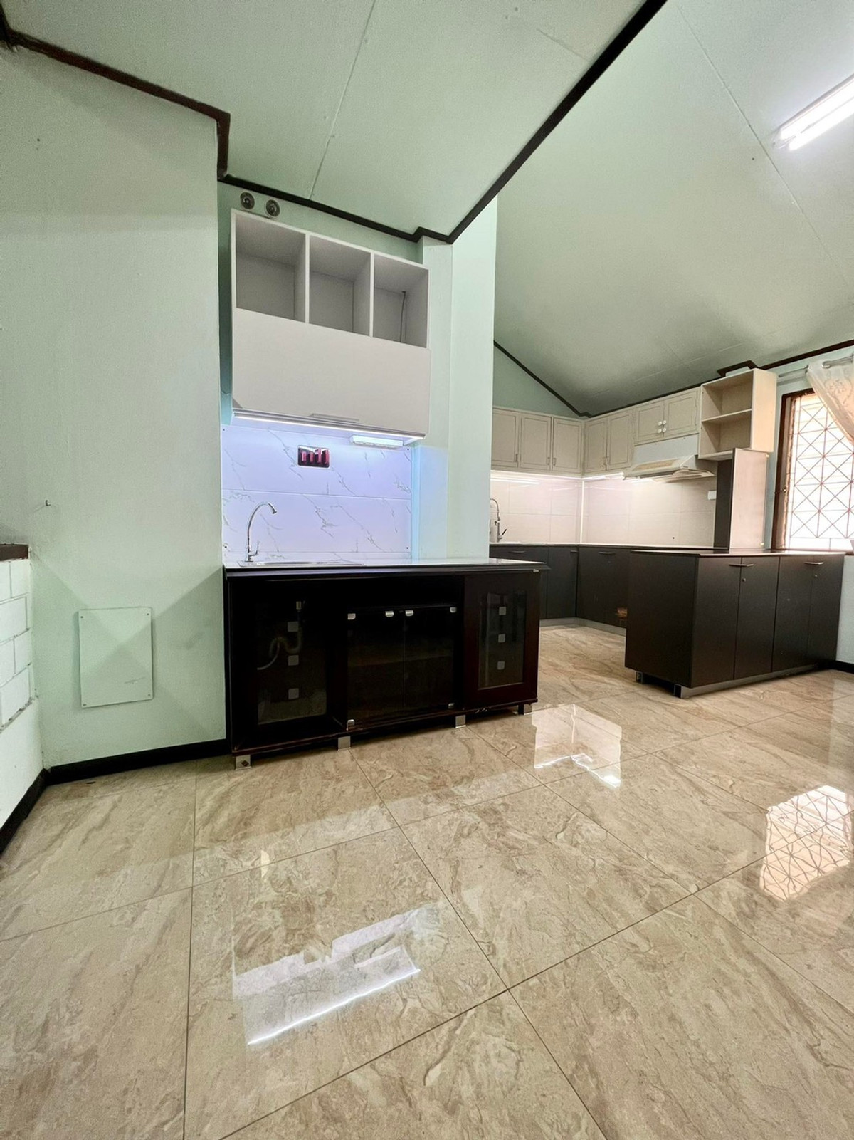 ให้เช่าบ้านเกษตรศาสตร์ รัชโยธิน : บ้านเดี่ยว 105ตรว. ถนนพหลโยธิน น้ำไม่ท่วม รีโนเวทใหม่ เดิน3นาทีถึงBTS 2ชั้น 5ห้องนอน