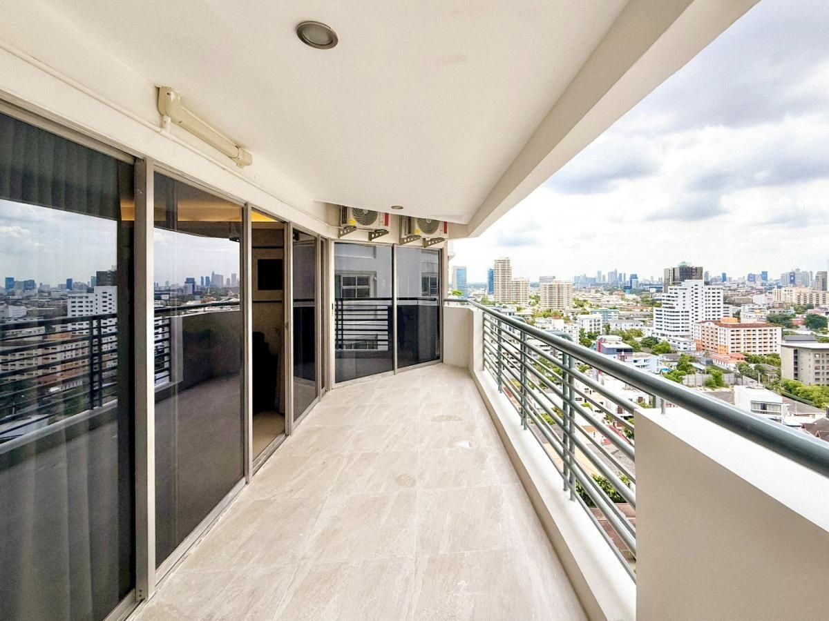 For RentCondoSukhumvit, Asoke, Thonglor : For Rent! Waterford Diamond Tower Sukhumvit Spacious 4-Bedroom + Maid’s Room | Open City View | High Floor Only 5 minutes to EmQuartier & BTS Thonglor 📞 092-690-5445
