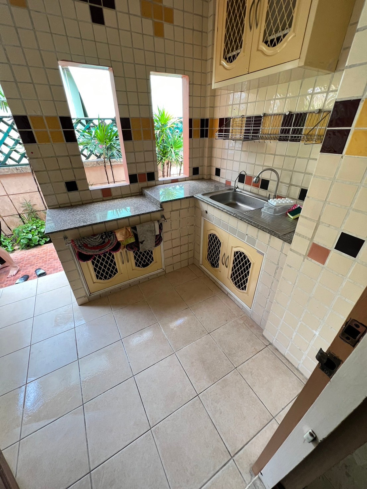 ให้เช่าบ้านปิ่นเกล้า จรัญสนิทวงศ์ : บ้านเดี่ยว 107ตรว. 5ห้องนอน 5ห้องน้ำ มีห้องแม่บ้าน หมู่บ้าน ลัดดารมย์ ปิ่นเกล้า