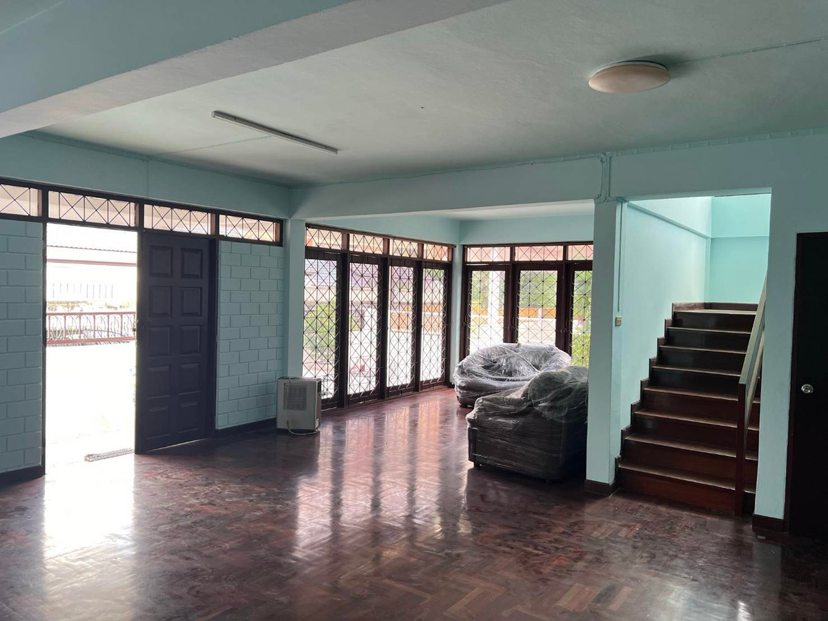 ให้เช่าบ้านเกษตรศาสตร์ รัชโยธิน : บ้านเดี่ยว 105ตรว. ถนนพหลโยธิน น้ำไม่ท่วม รีโนเวทใหม่ เดิน3นาทีถึงBTS 2ชั้น 5ห้องนอน