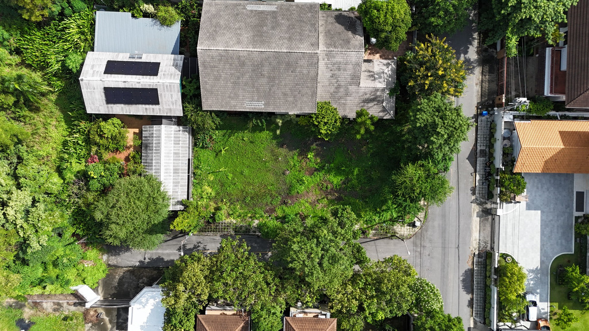 ขายที่ดินนวมินทร์ รามอินทรา : ขายที่ดินในหมู่บ้านนวธานี เสรีไทย 59  เหมาะสร้างบ้านหรู เนื้อที่ 118 ตารางวา แปลงมุม ถมแล้ว หน้ากว้าง 15 เมตร ลึก 32 เมตร