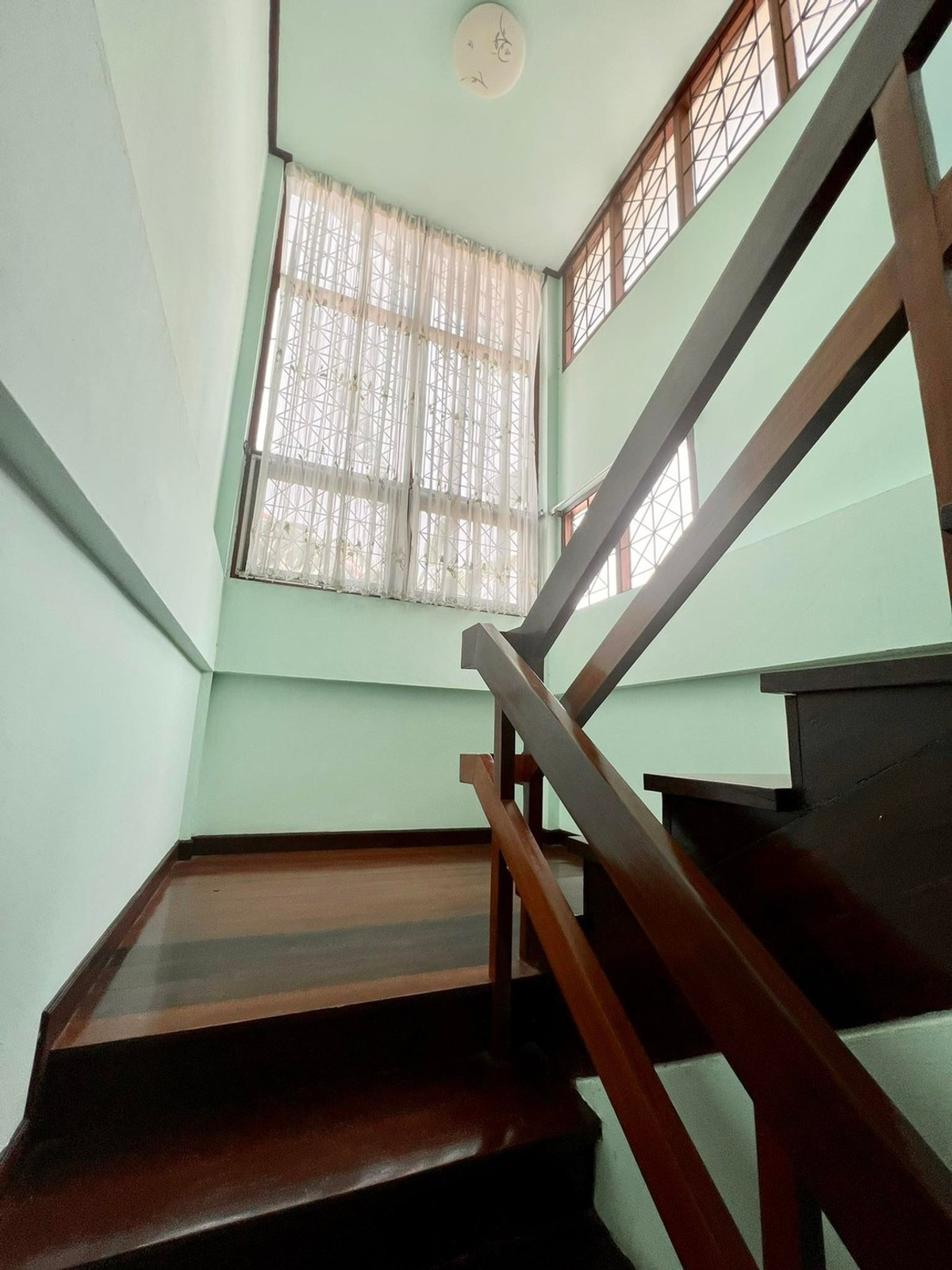 ให้เช่าบ้านเกษตรศาสตร์ รัชโยธิน : บ้านเดี่ยว 105ตรว. ถนนพหลโยธิน น้ำไม่ท่วม รีโนเวทใหม่ เดิน3นาทีถึงBTS 2ชั้น 5ห้องนอน