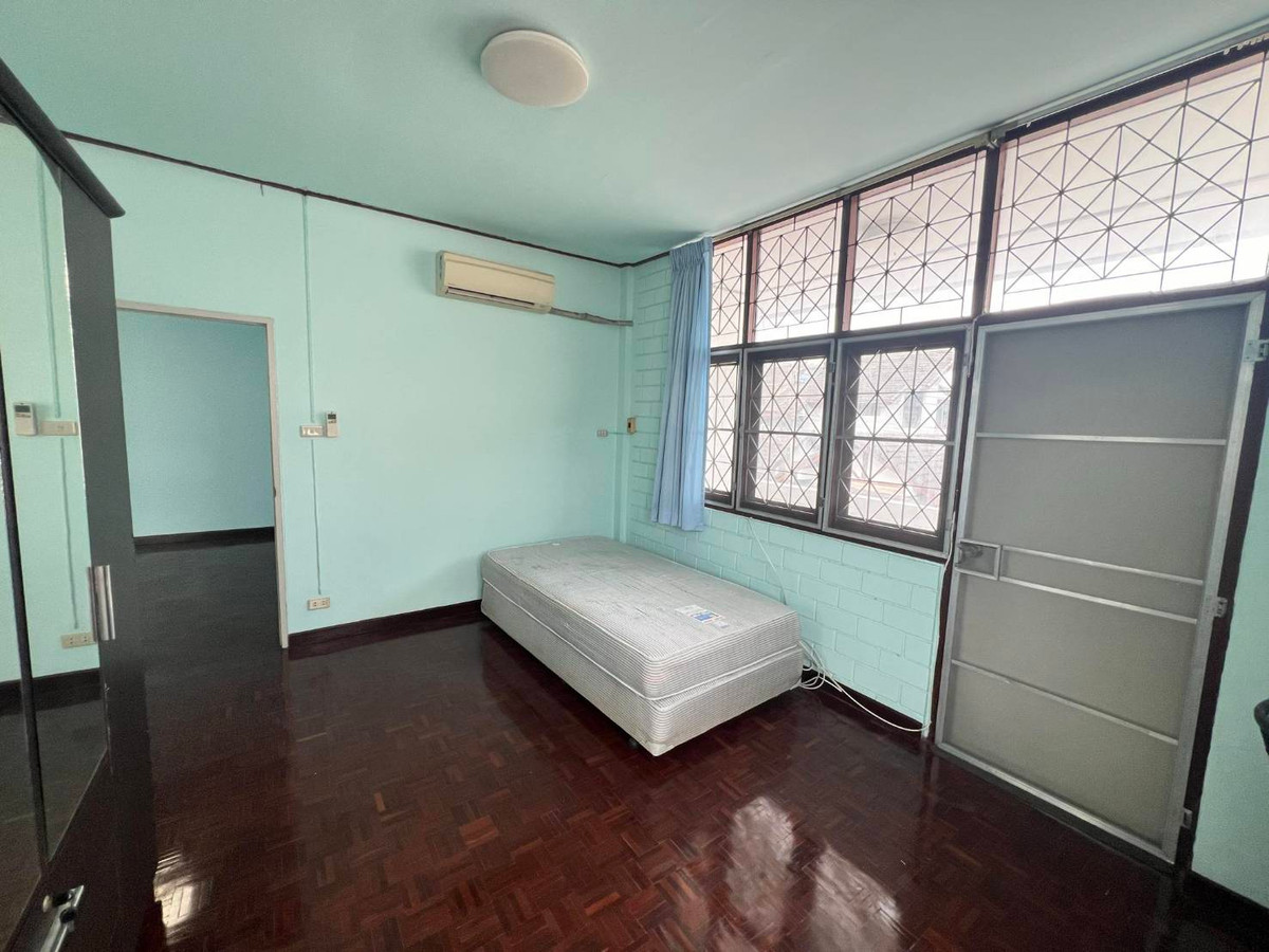 ให้เช่าบ้านเกษตรศาสตร์ รัชโยธิน : บ้านเดี่ยว 105ตรว. ถนนพหลโยธิน น้ำไม่ท่วม รีโนเวทใหม่ เดิน3นาทีถึงBTS 2ชั้น 5ห้องนอน