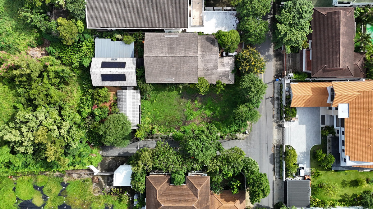 ขายที่ดินนวมินทร์ รามอินทรา : ขายที่ดินในหมู่บ้านนวธานี เสรีไทย 59  เหมาะสร้างบ้านหรู เนื้อที่ 118 ตารางวา แปลงมุม ถมแล้ว หน้ากว้าง 15 เมตร ลึก 32 เมตร