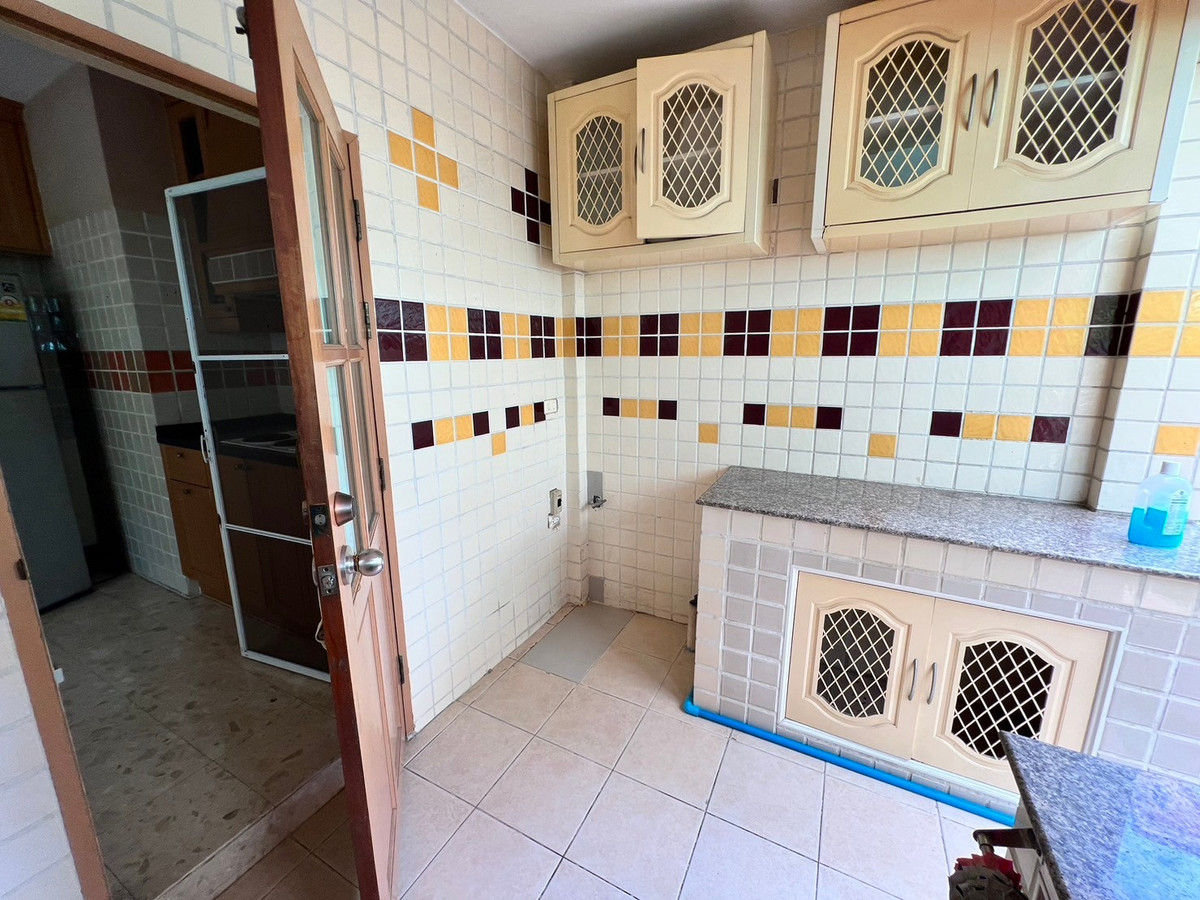 ให้เช่าบ้านปิ่นเกล้า จรัญสนิทวงศ์ : บ้านเดี่ยว 107ตรว. 5ห้องนอน 5ห้องน้ำ มีห้องแม่บ้าน หมู่บ้าน ลัดดารมย์ ปิ่นเกล้า