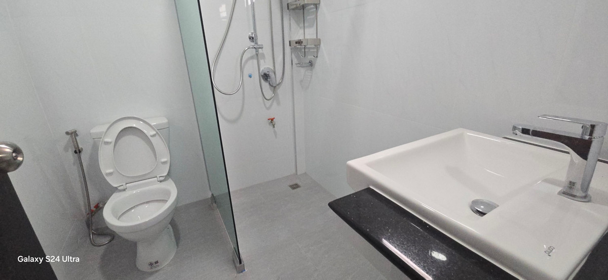 Home office for rent, completely renovated, near BTS Punnawithi, 4 bedrooms, 4 bathrooms, 4 floors, usable area 250 sq m., Sukhumvit 101/1, Bang Chak, Phra Khanong, rent 40,000 per month. Loading...