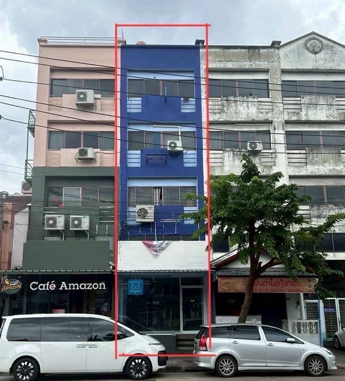 ให้เช่าอาคารพาณิชย์โชคชัย4 ลาดพร้าว71 : ✨️ For Rent 📍ลาดพร้าว 71
ทำเลทอง ติดถนนใหญ่ ใกล้สถานีรถไฟฟ้าสายสีเหลือง 🚉
อาคารพาณิชย์ 4.5 ชั้น 💡เหมาะสำหรับร้านค้า, ออฟฟิศ, คลินิก, หรือคาเฟ่