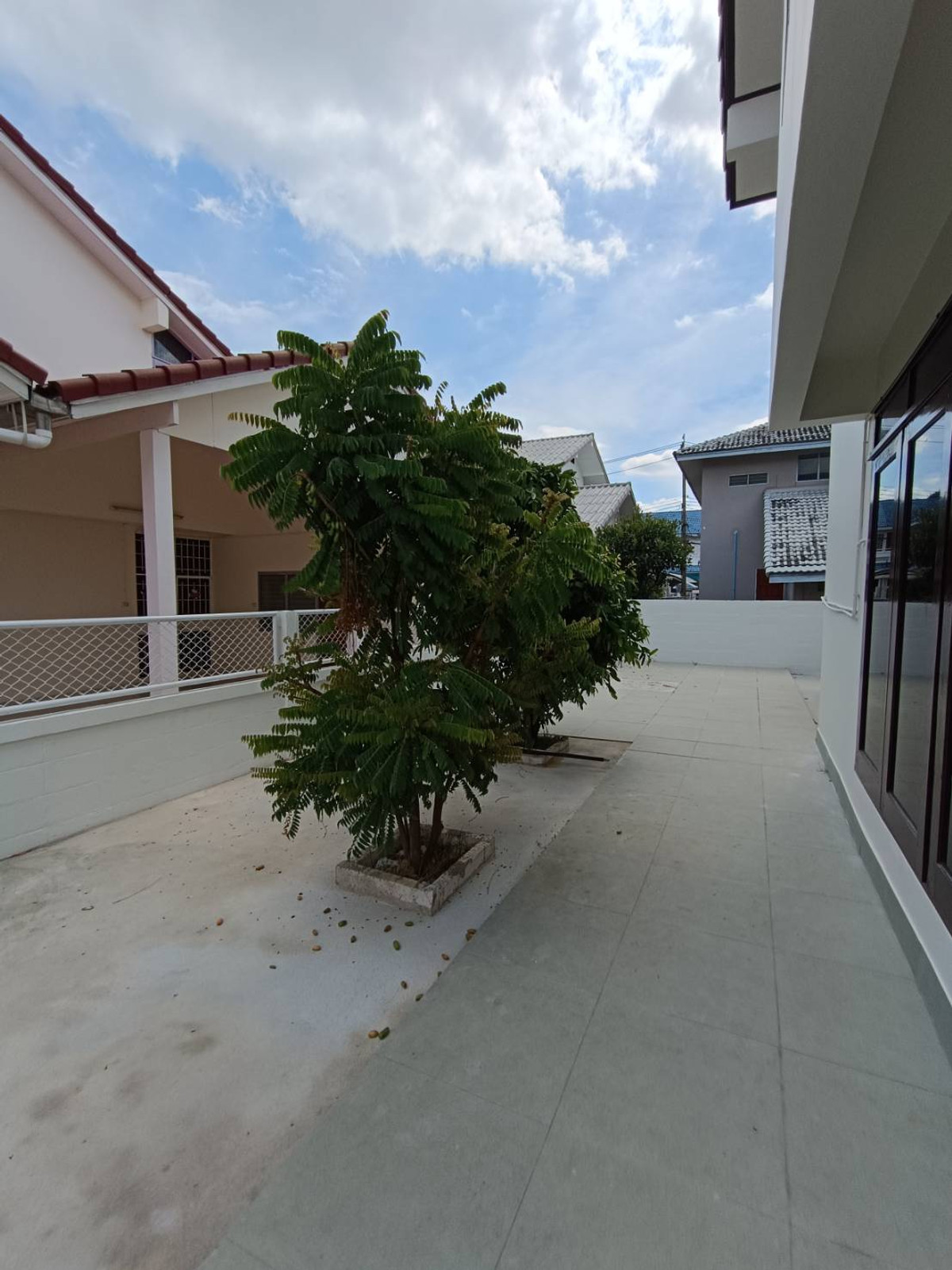 ให้เช่าบ้านเกษตรศาสตร์ รัชโยธิน : บ้านเดี่ยว 105ตรว. ถนนพหลโยธิน น้ำไม่ท่วม รีโนเวทใหม่ เดิน3นาทีถึงBTS 2ชั้น 5ห้องนอน