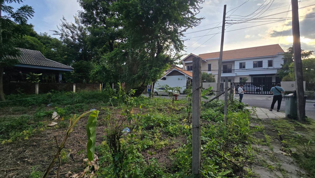 ขายที่ดินนวมินทร์ รามอินทรา : ขายที่ดินในหมู่บ้านนวธานี เสรีไทย 59  เหมาะสร้างบ้านหรู เนื้อที่ 118 ตารางวา แปลงมุม ถมแล้ว หน้ากว้าง 15 เมตร ลึก 32 เมตร